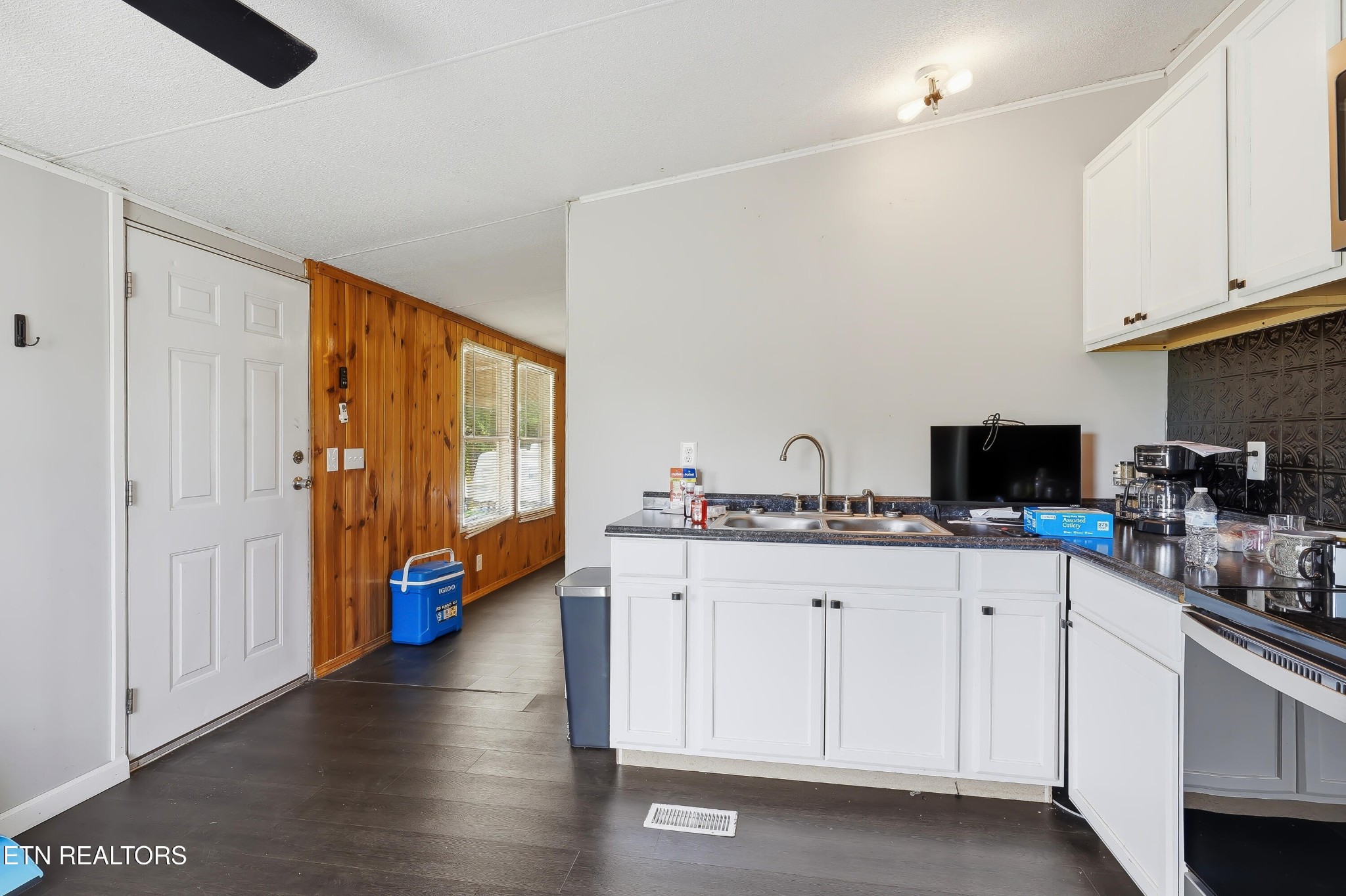 152 Woodlawn Drive Property Photo 8