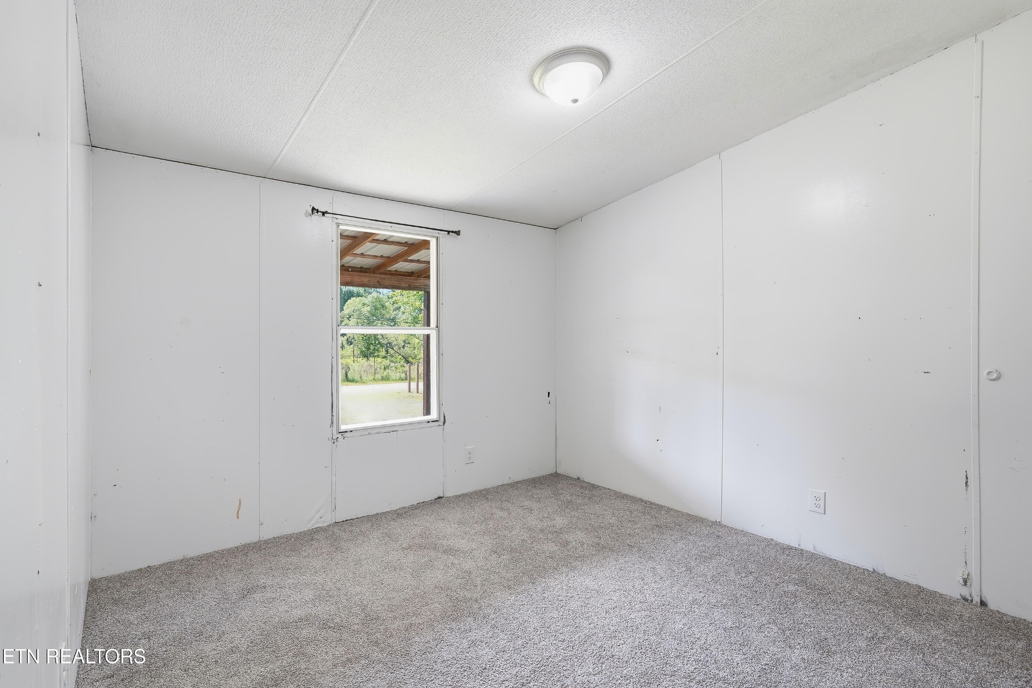 152 Woodlawn Drive Property Photo 10