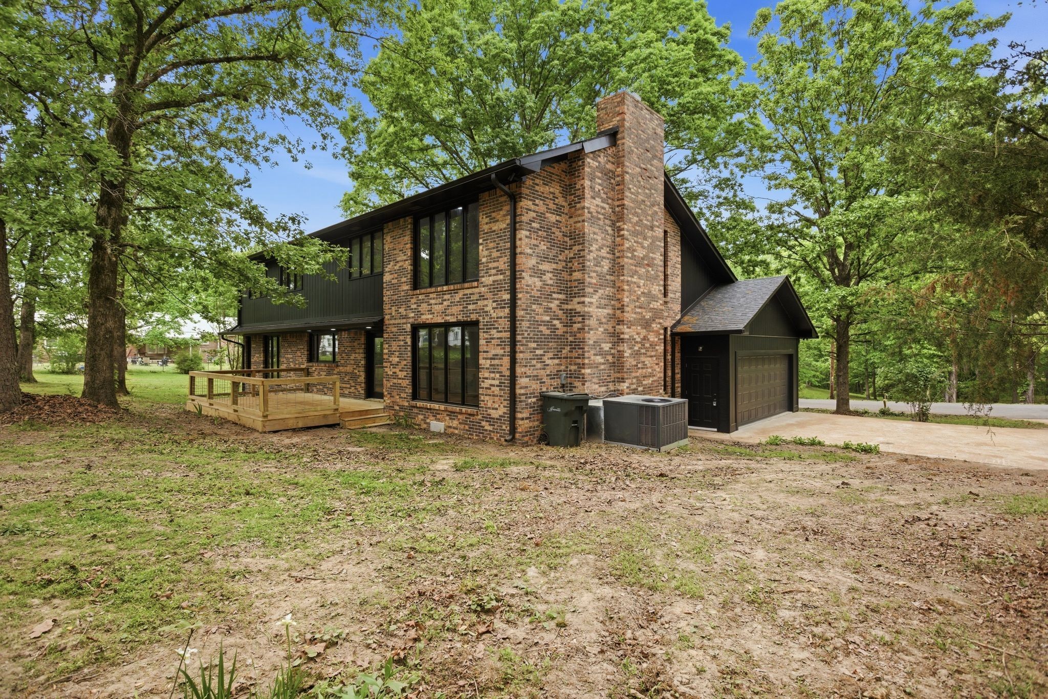 102 Parkwood Ln Property Photo 1