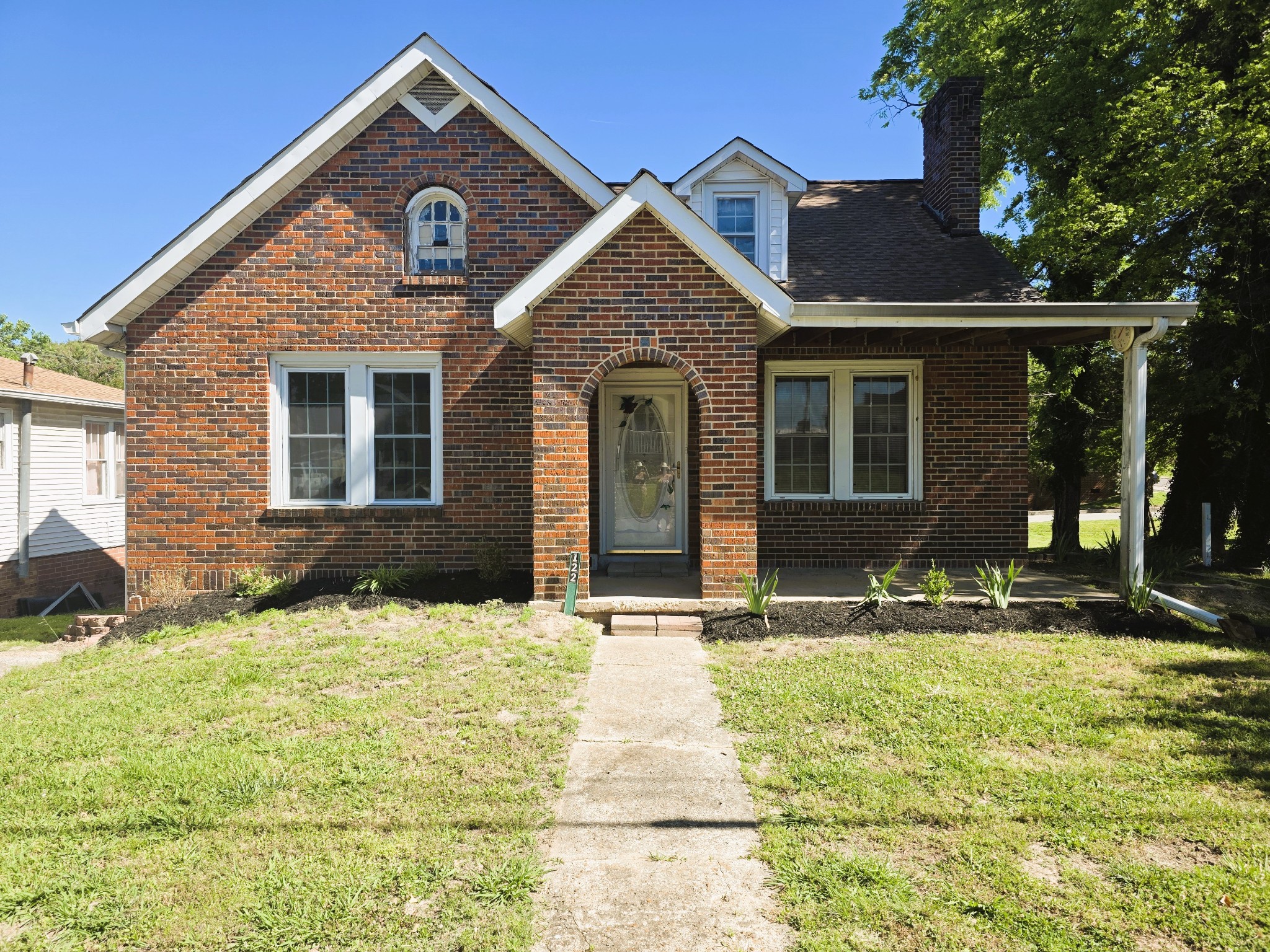 122 W Lake St Property Photo 3