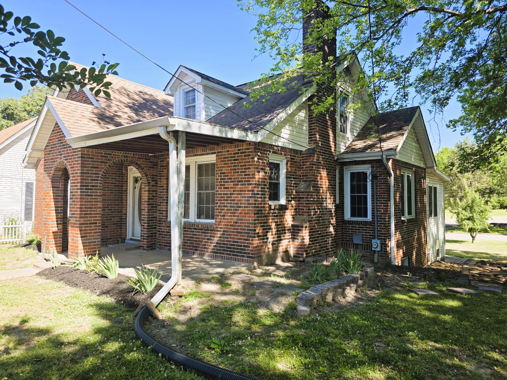 122 W Lake St Property Photo 5