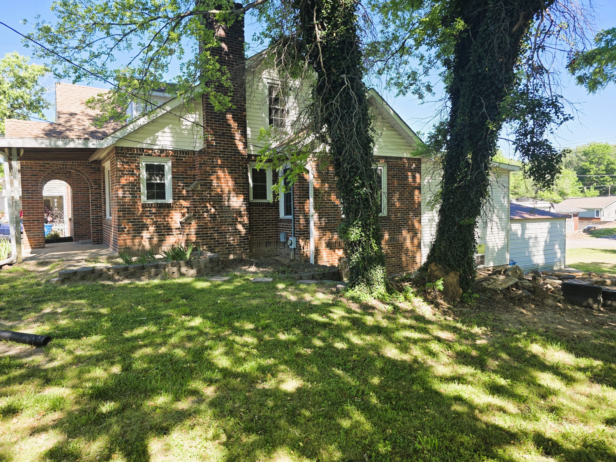 122 W Lake St Property Photo 6
