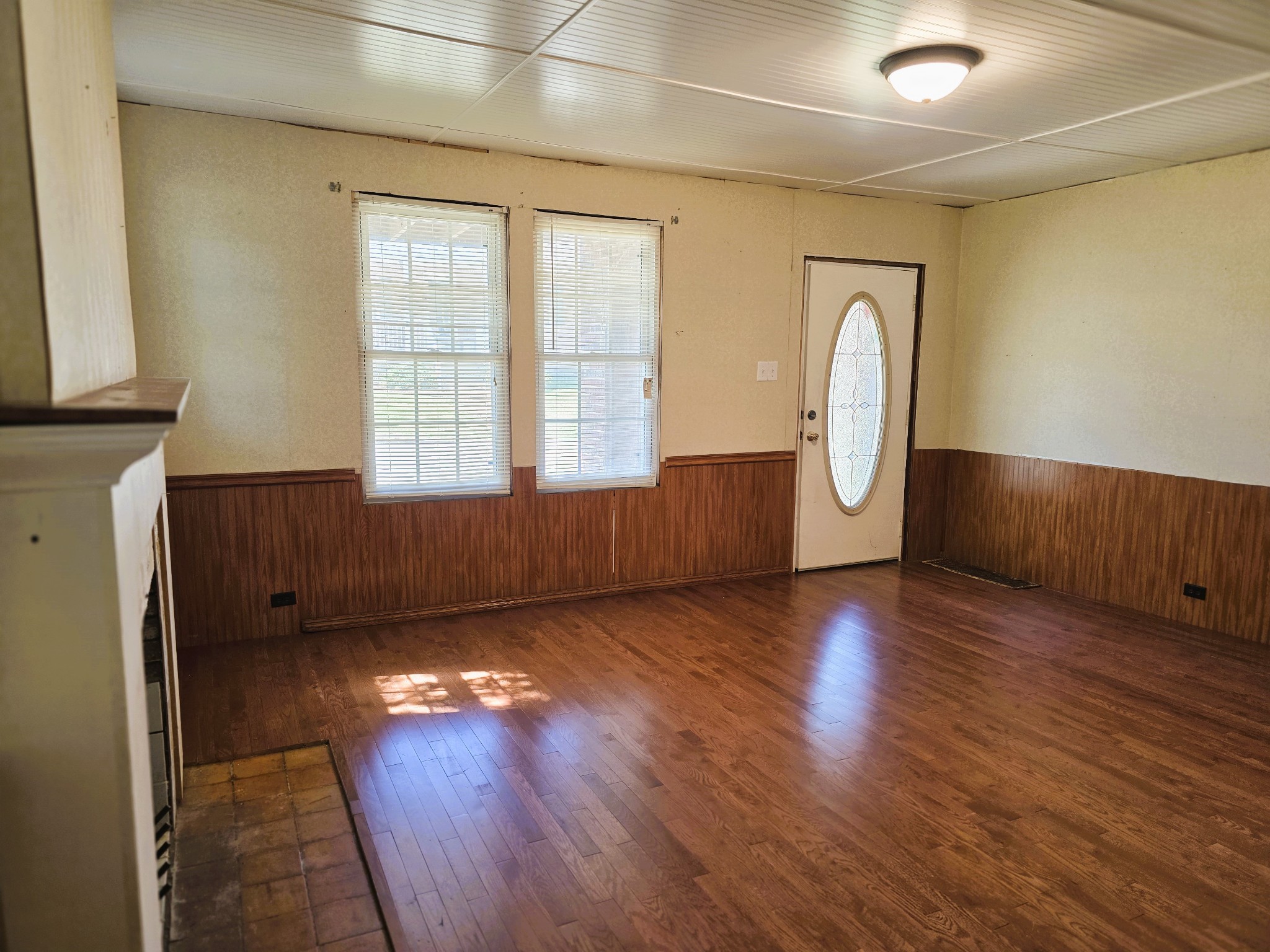 122 W Lake St Property Photo 13