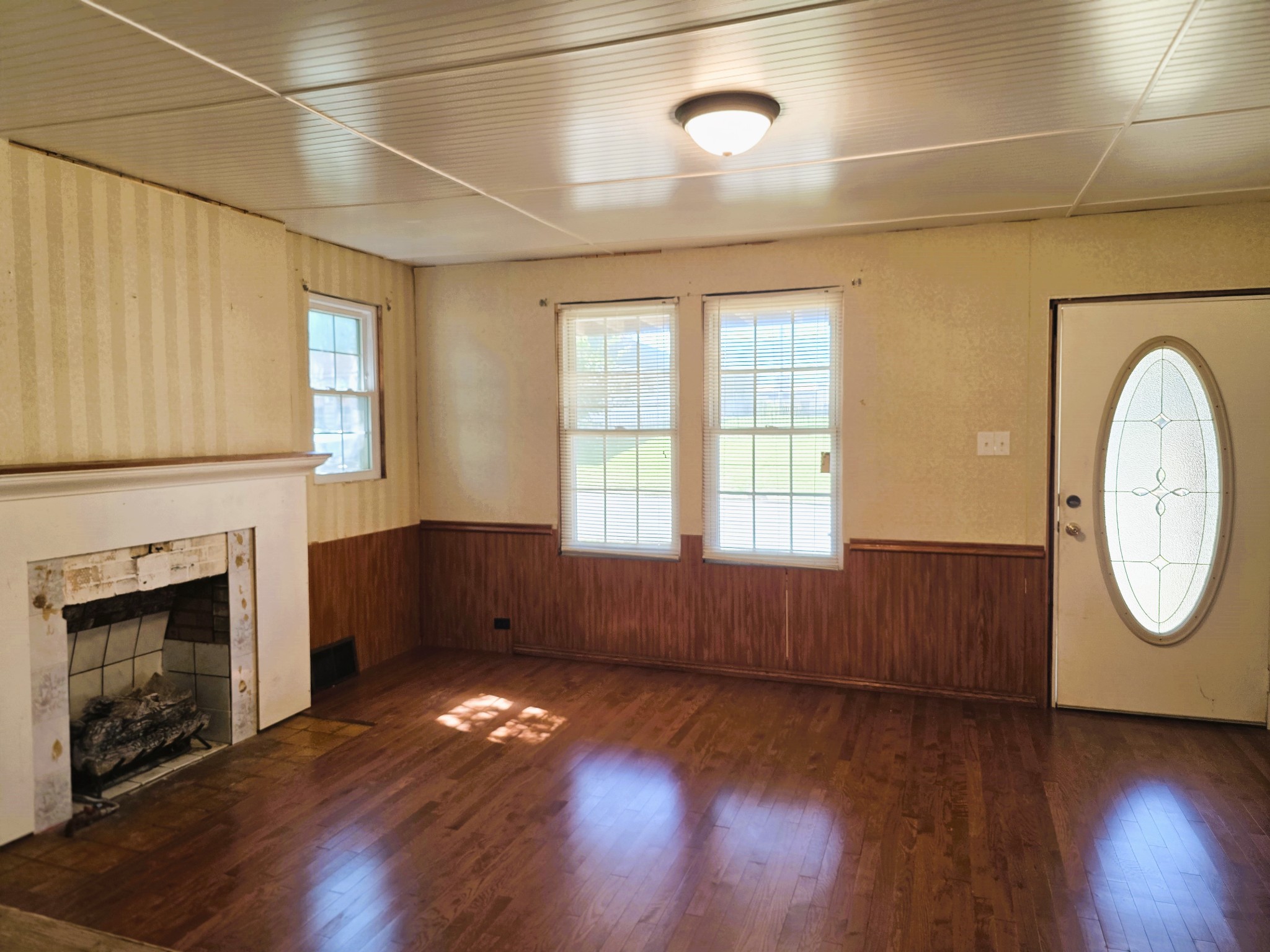 122 W Lake St Property Photo 14