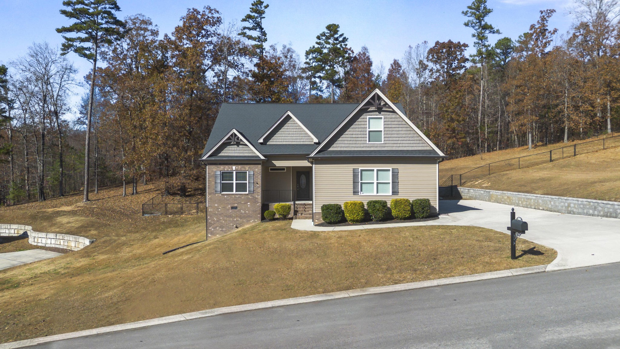 225 Brook Hollow Drive, Se Property Photo 1