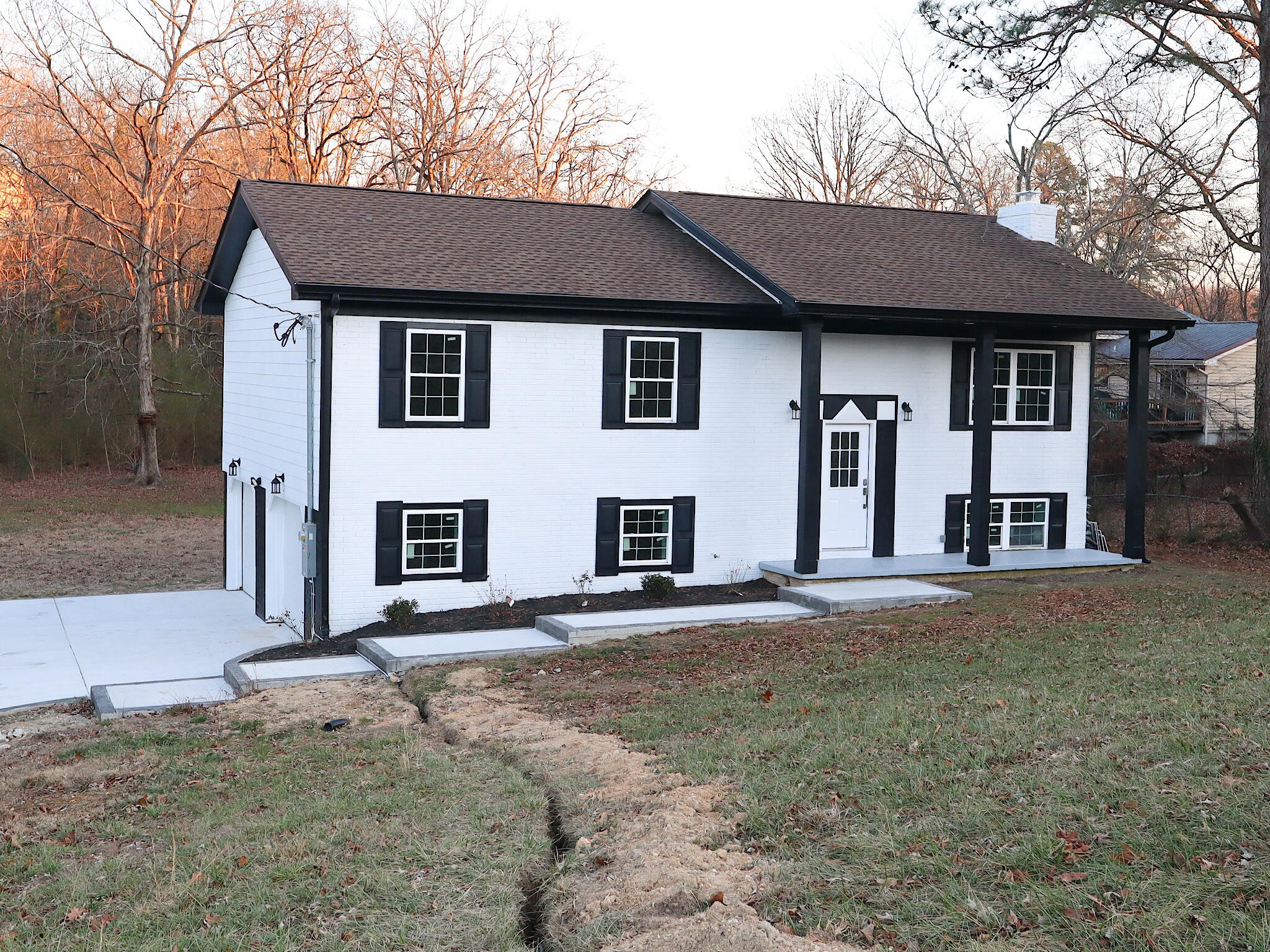 2512 Maplewood Drive Property Photo 1