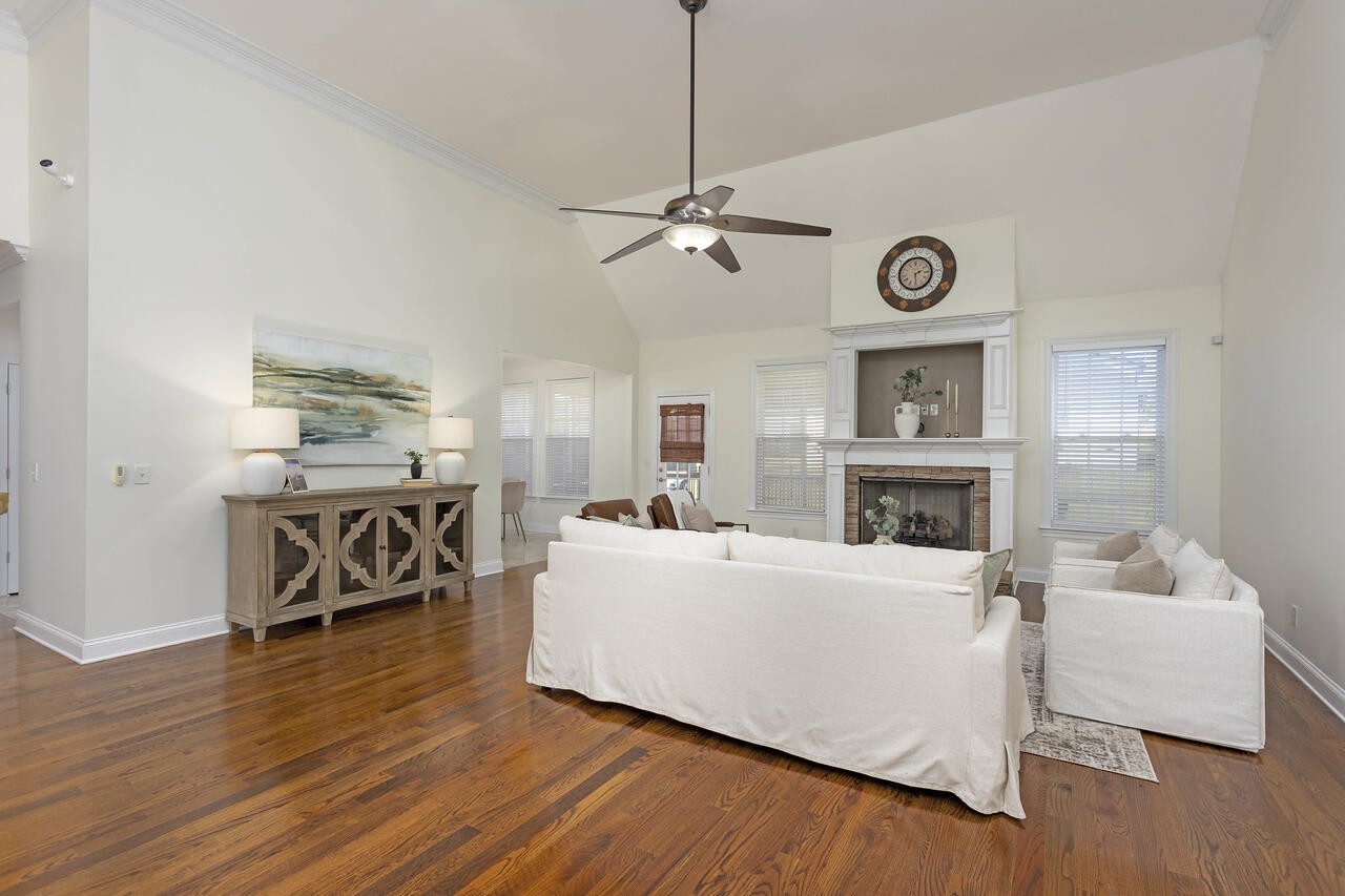 152 Winding Glen Drive, Nw Property Photo 8
