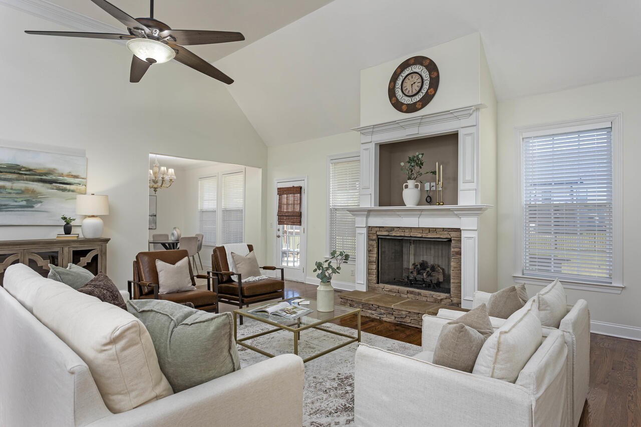 152 Winding Glen Drive, Nw Property Photo 9