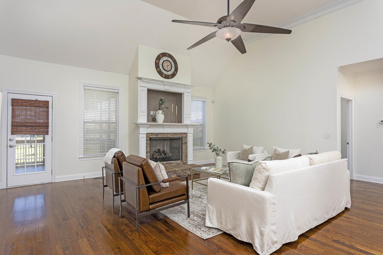 152 Winding Glen Drive, Nw Property Photo 10