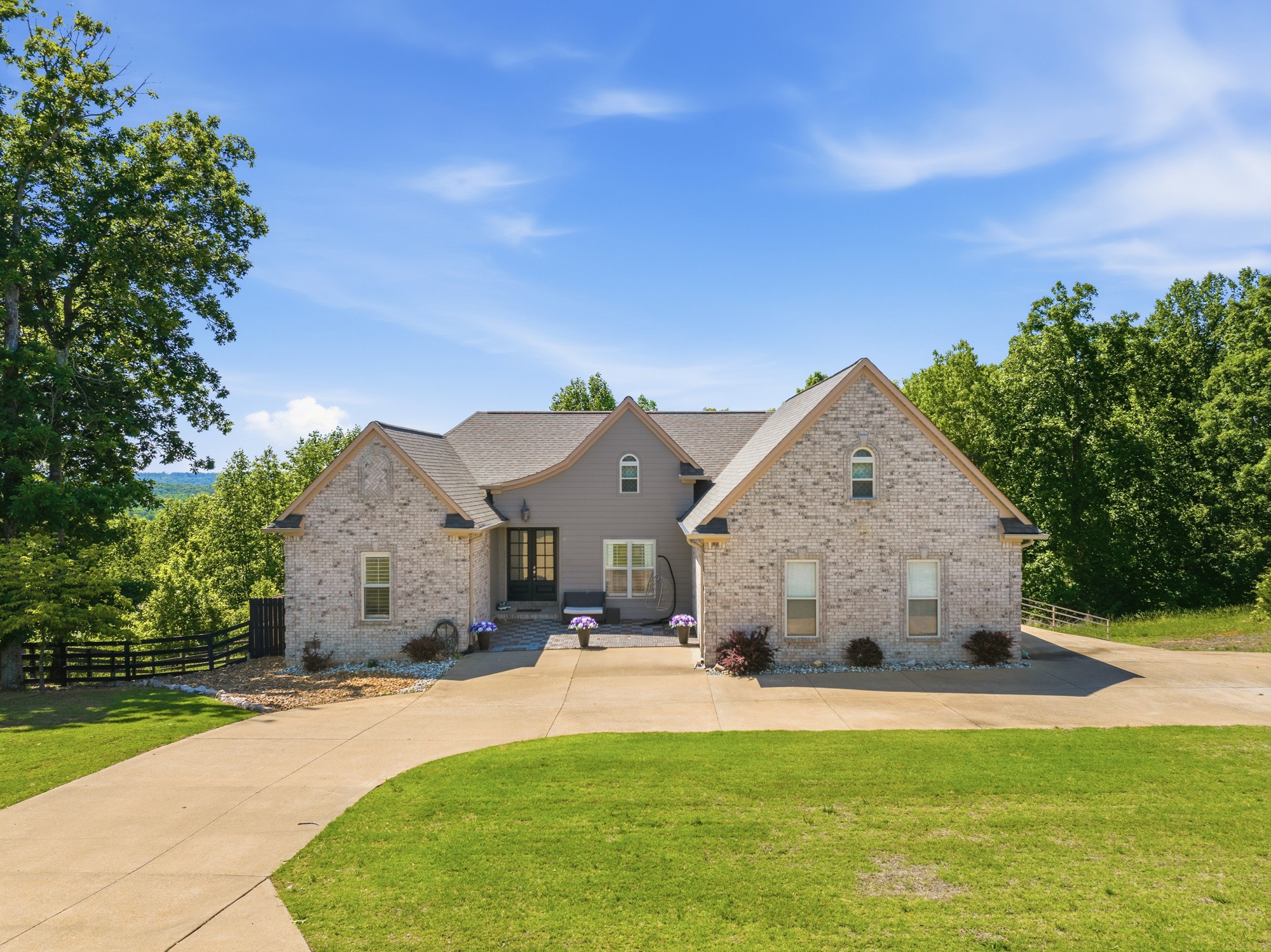300 Rivers Edge Dr Property Photo 1