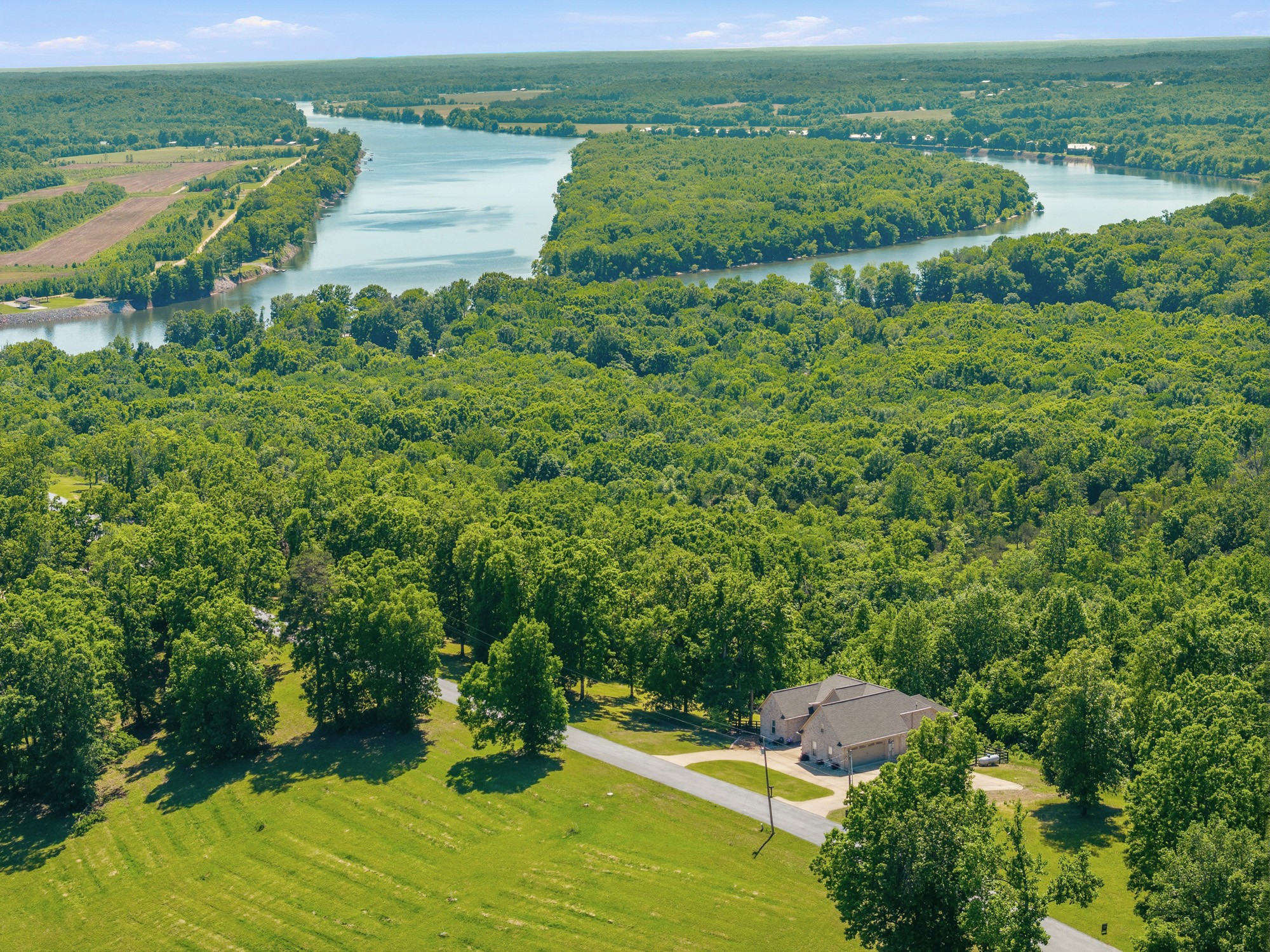300 Rivers Edge Dr Property Photo 2