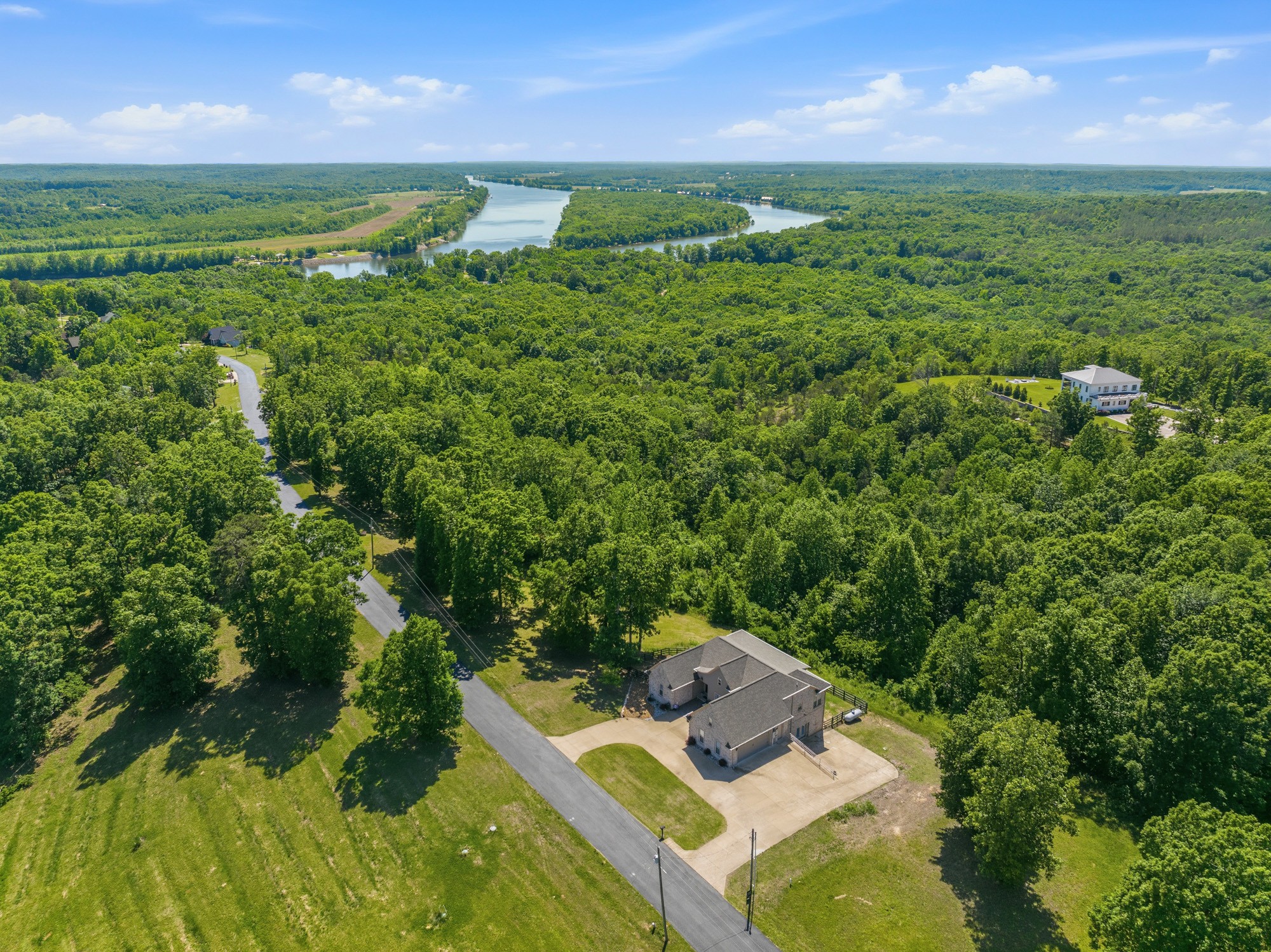 300 Rivers Edge Dr Property Photo 5