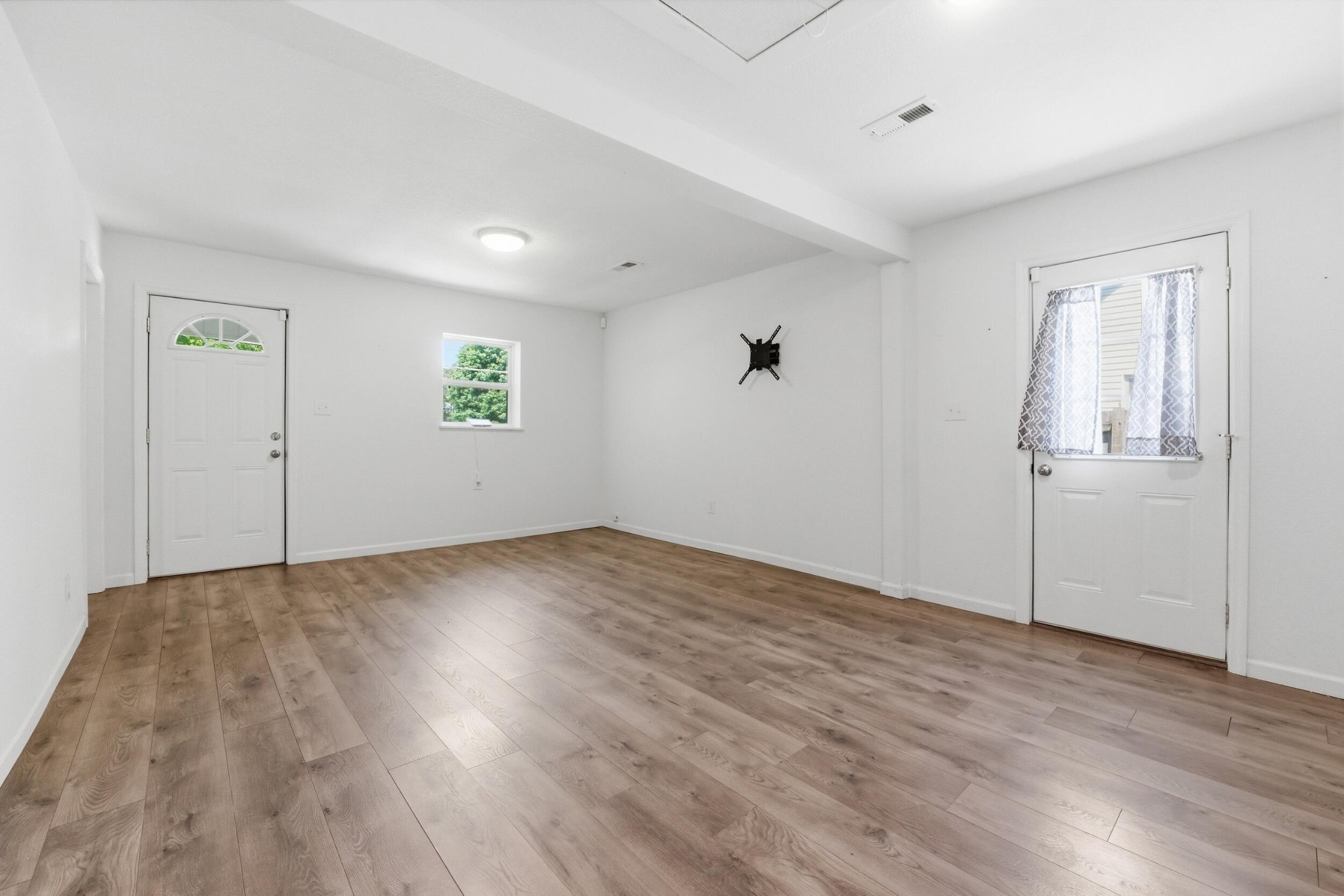 121 Sharp Road Property Photo 4