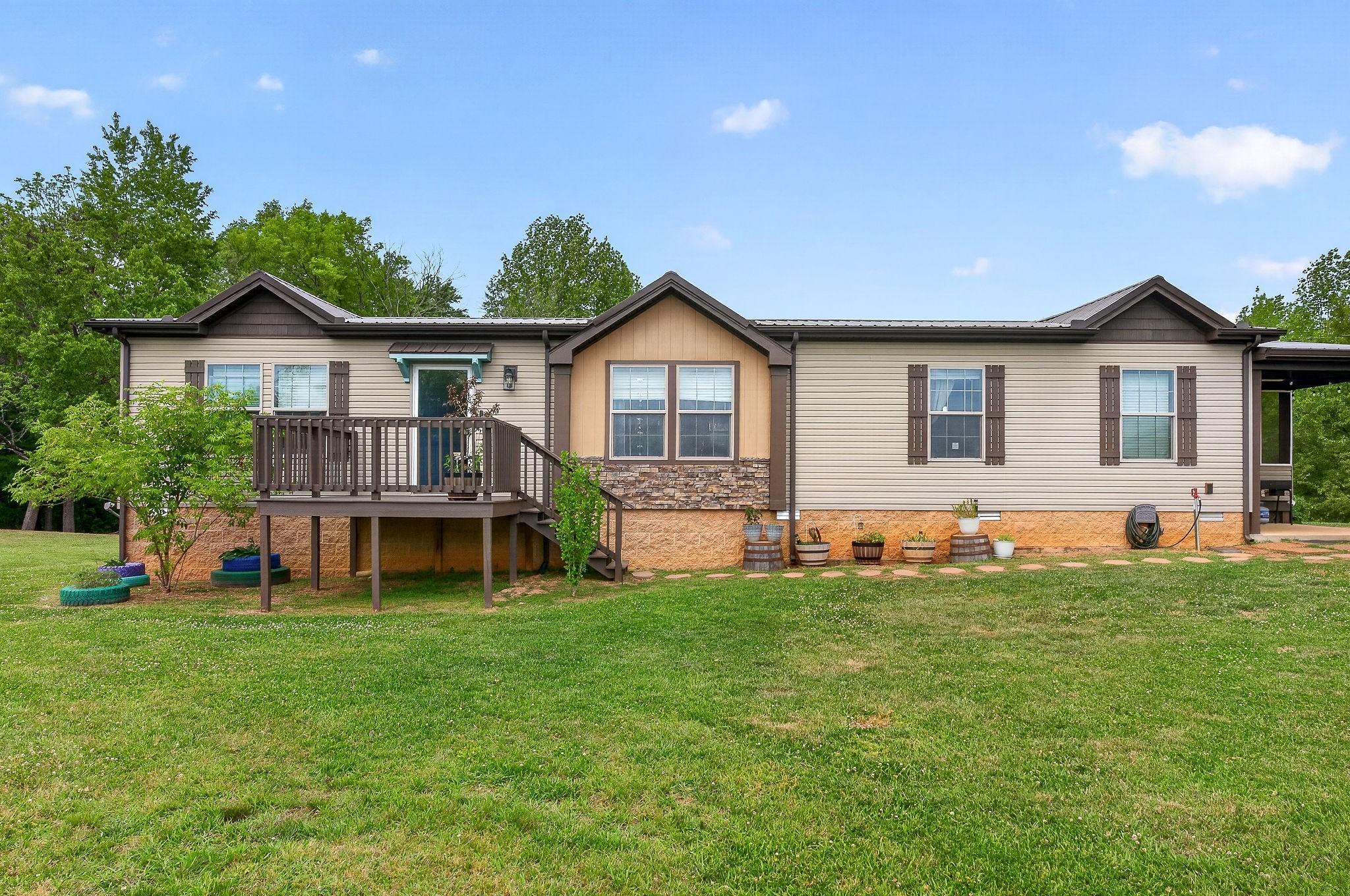 160 Apple Blossom Ln Property Photo 1