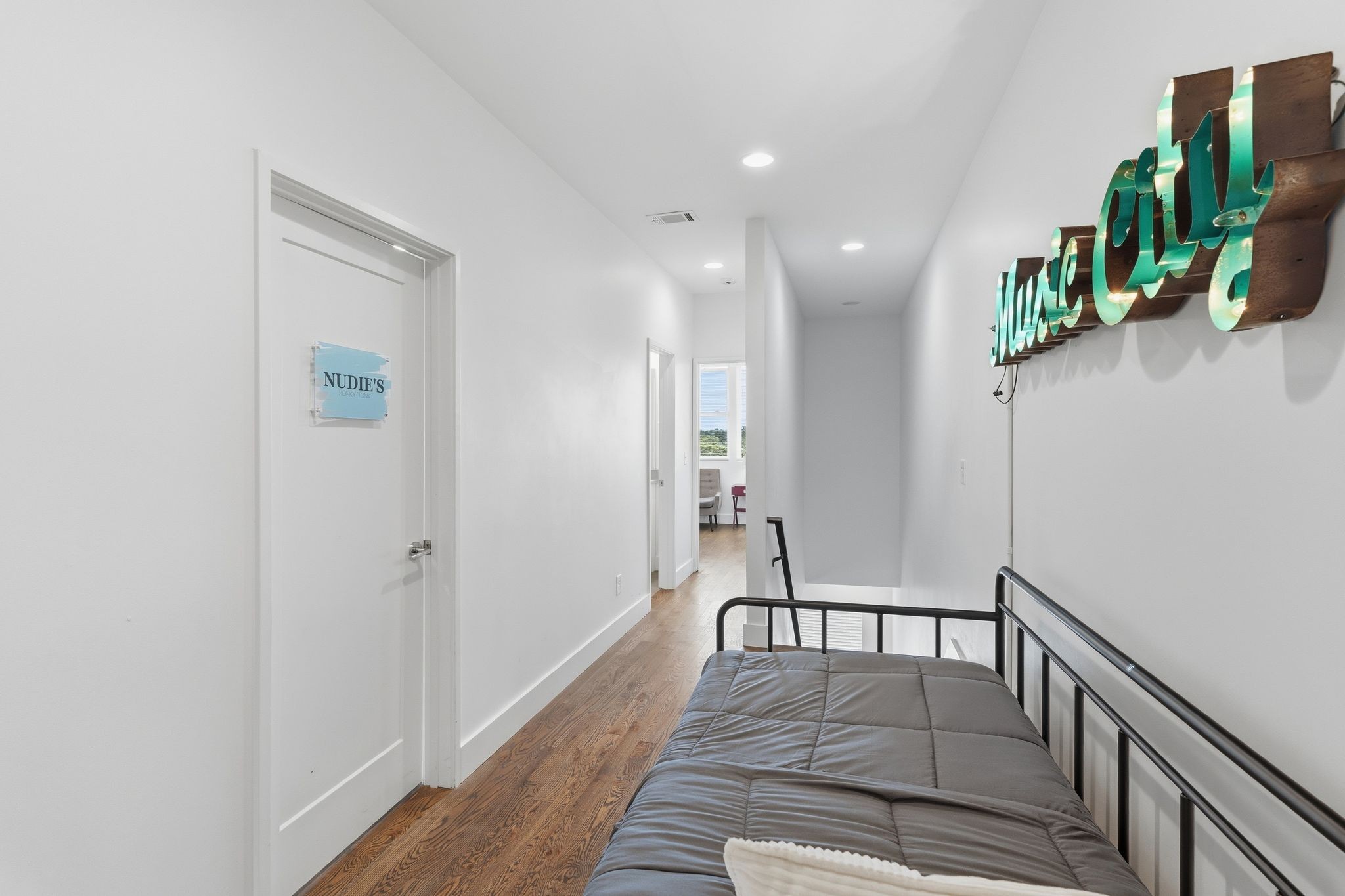 113b Elmhurst Ave Property Photo 16
