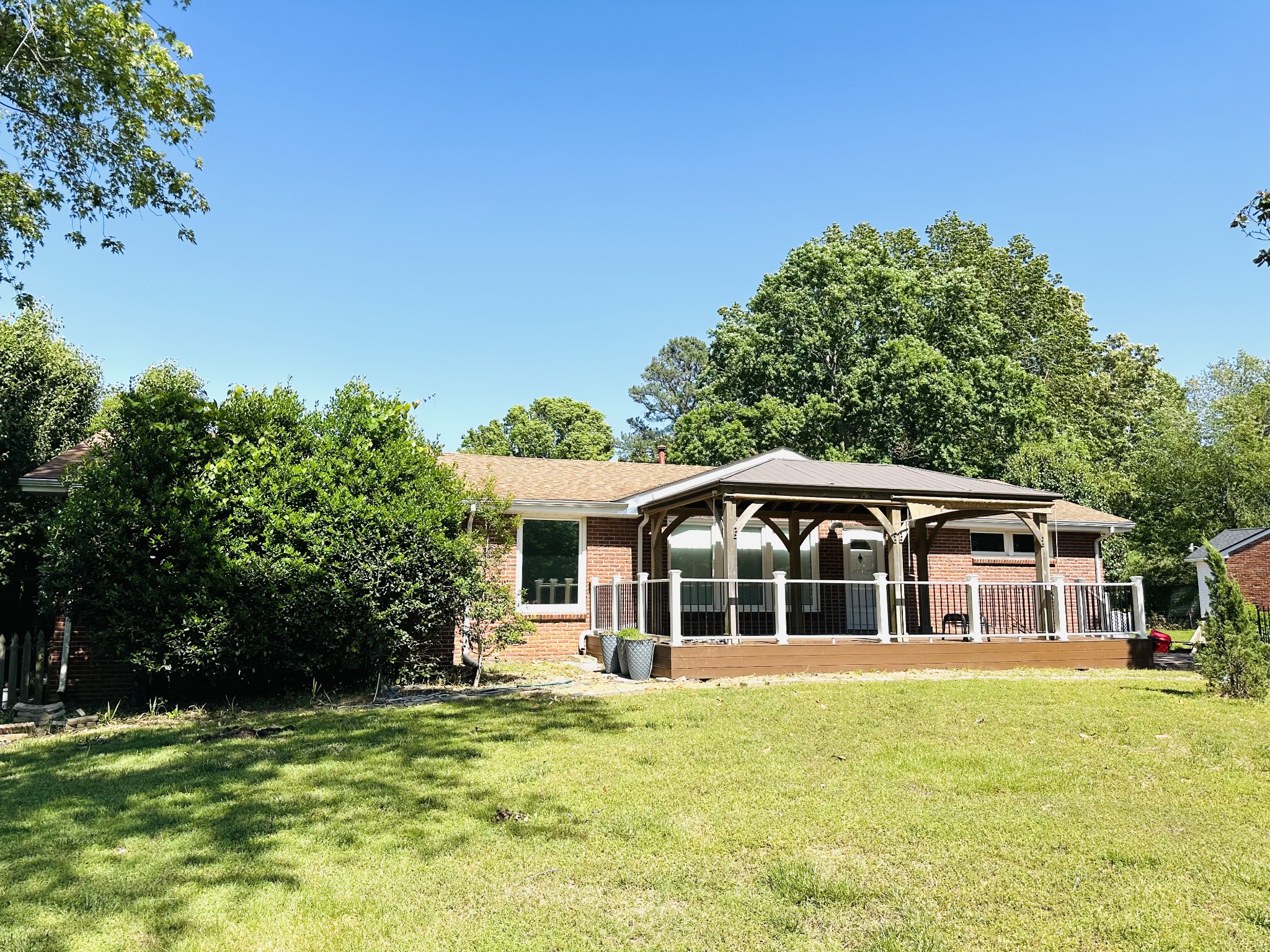 1255 Hillwood Dr Property Photo 1