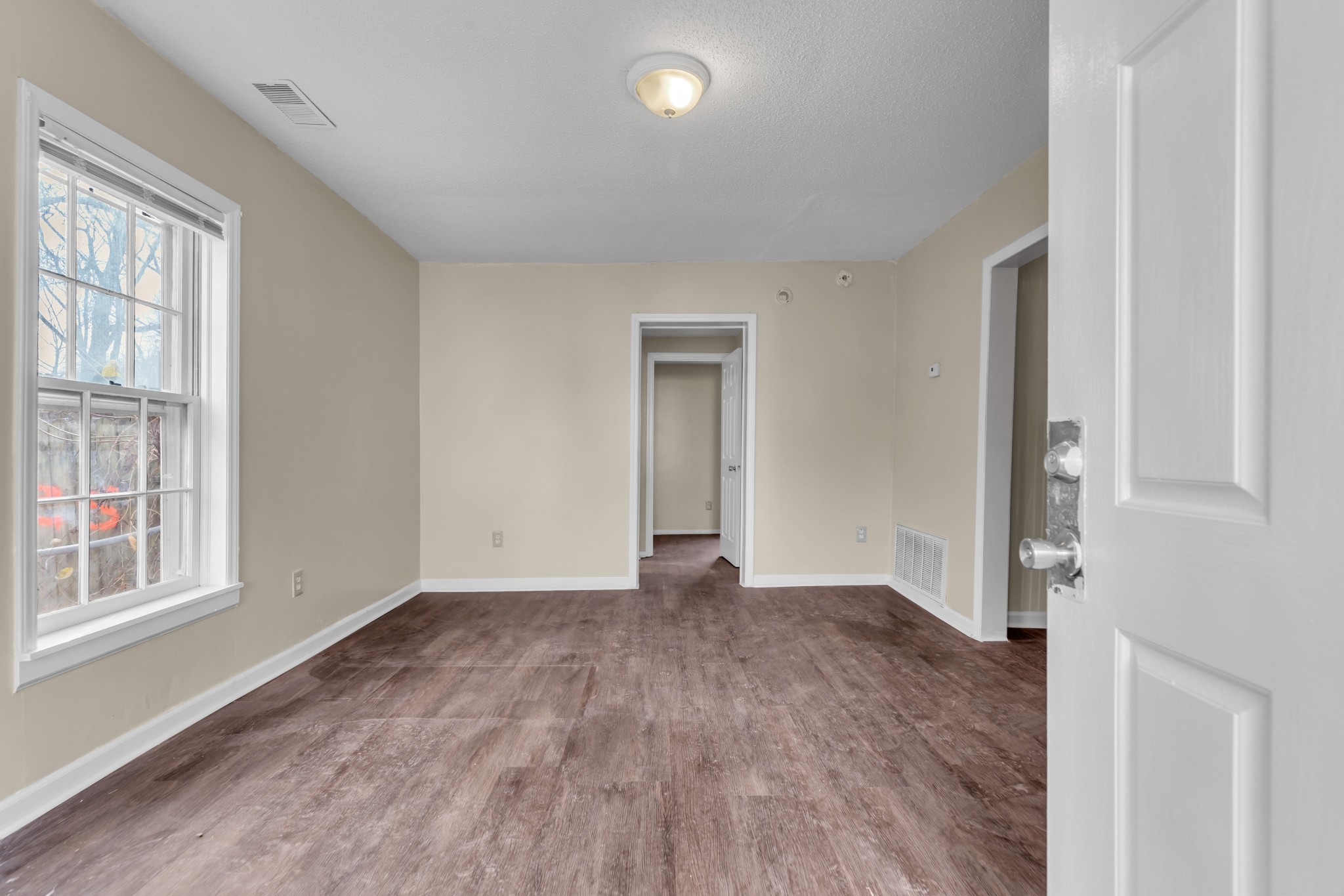 420 E State St Property Photo 2