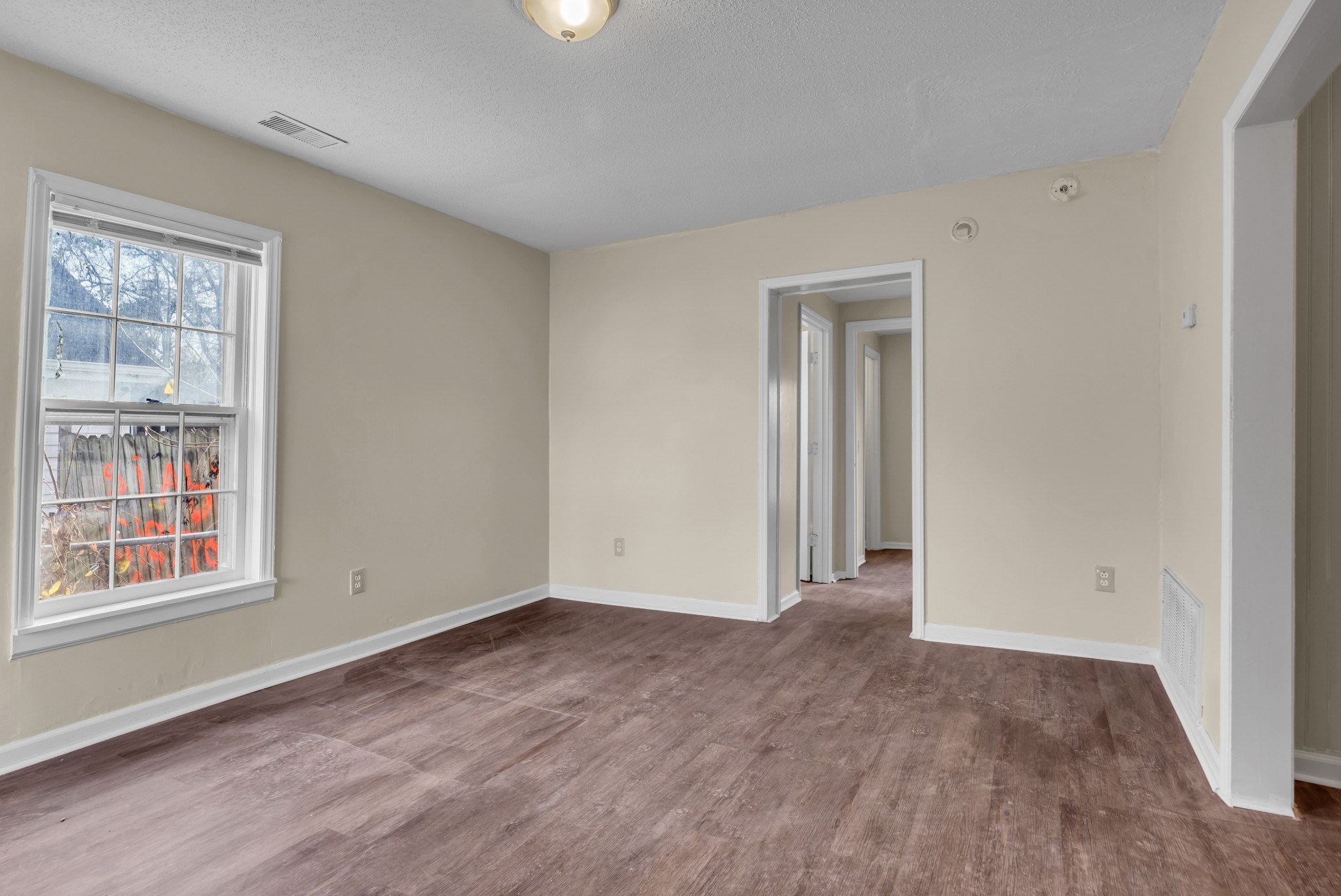 420 E State St Property Photo 4