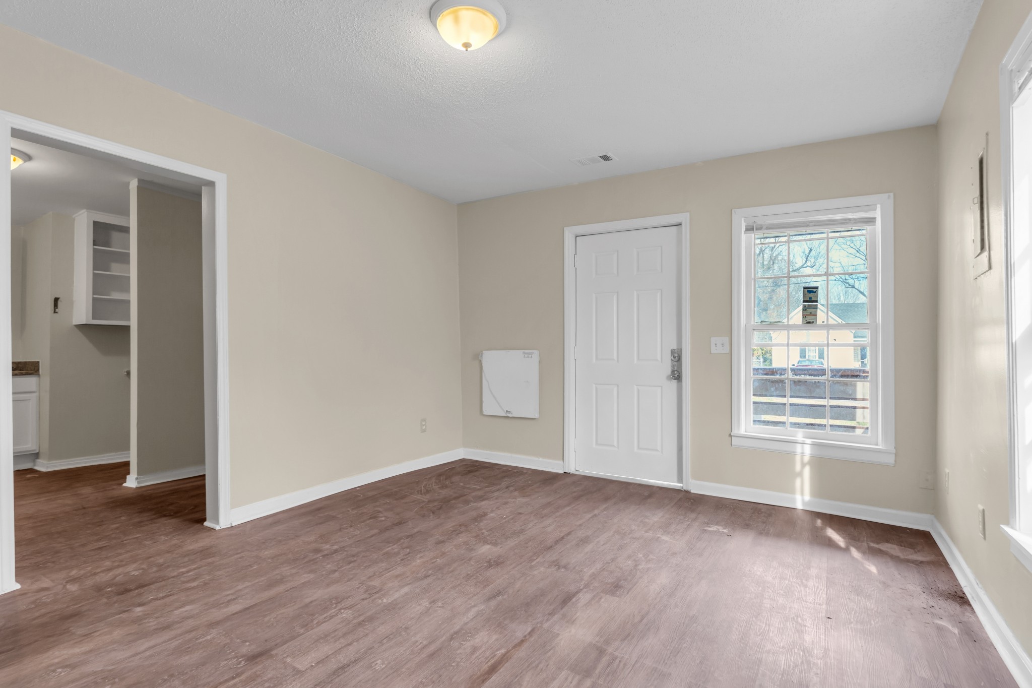 420 E State St Property Photo 5