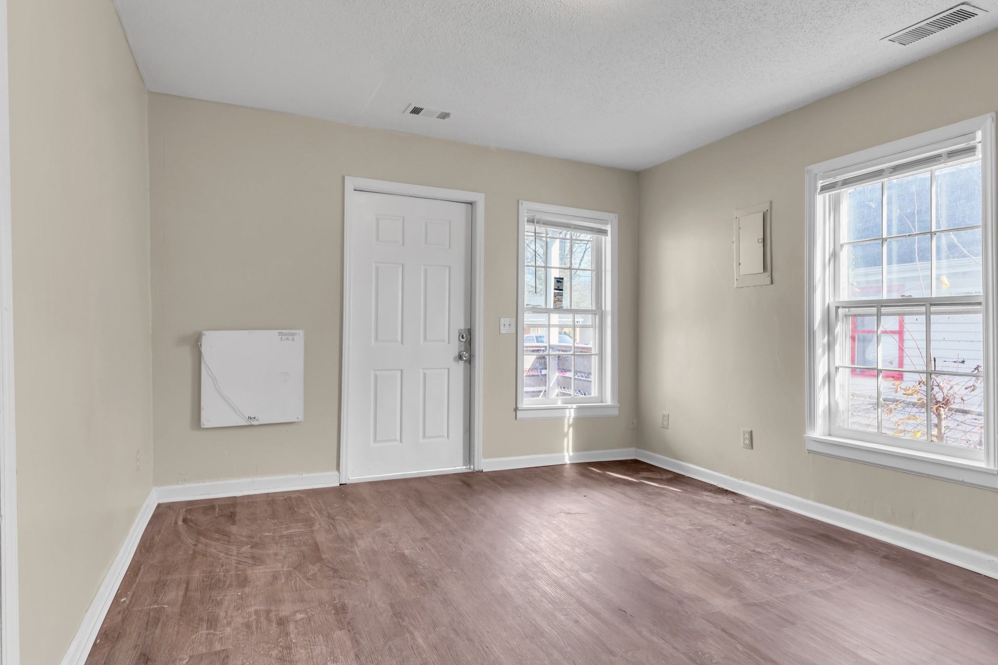 420 E State St Property Photo 6