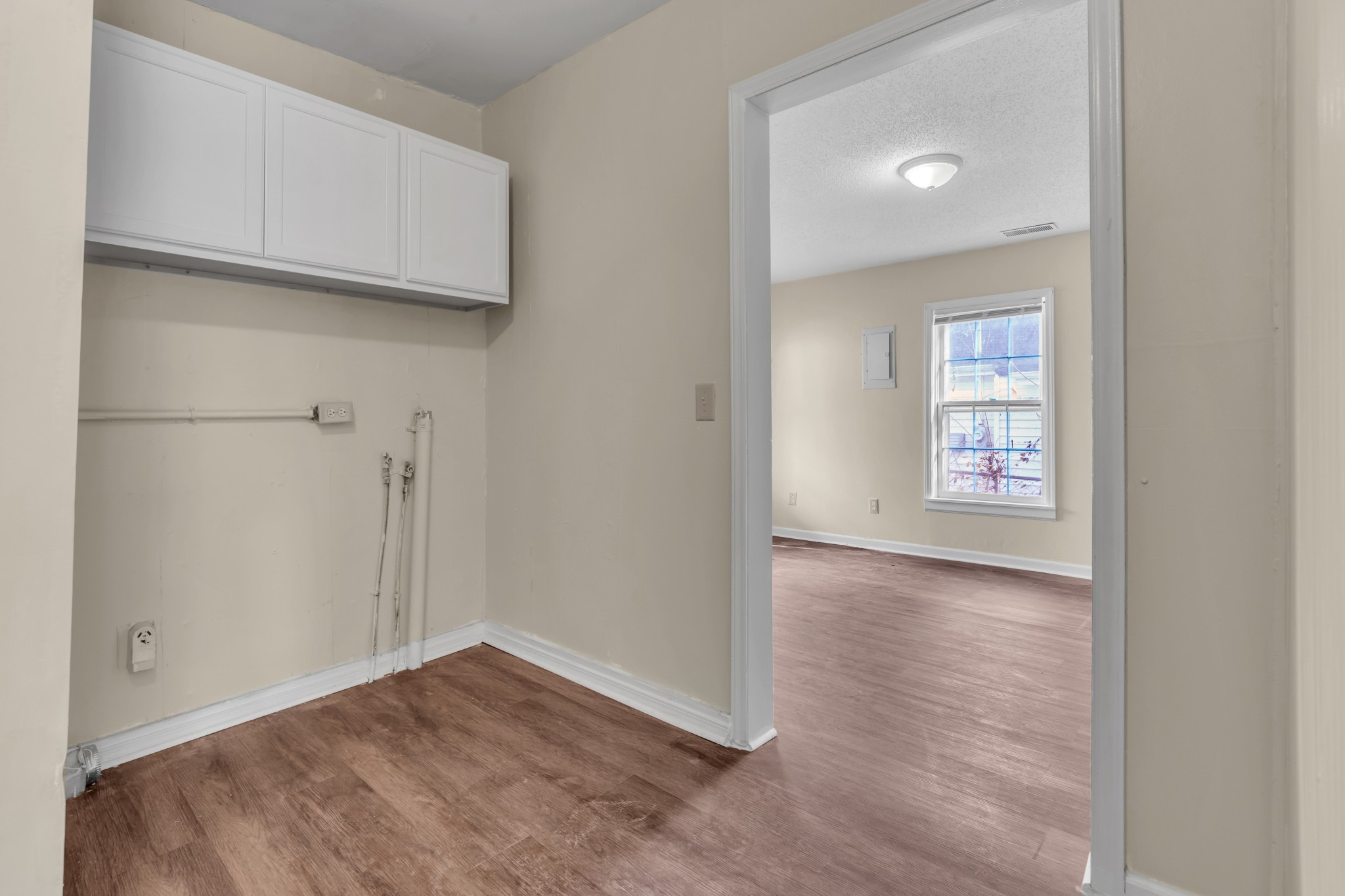 420 E State St Property Photo 10