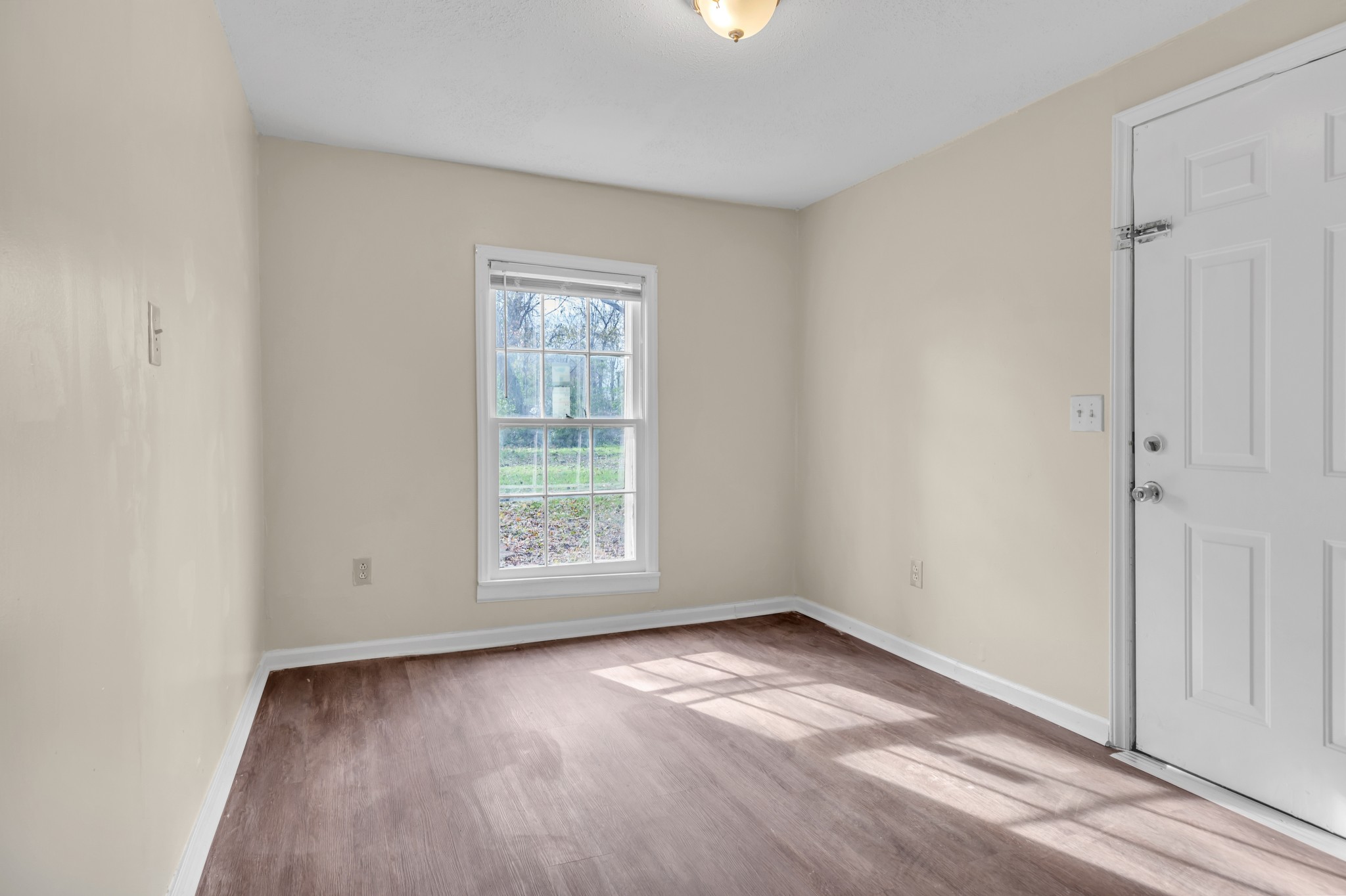 420 E State St Property Photo 12