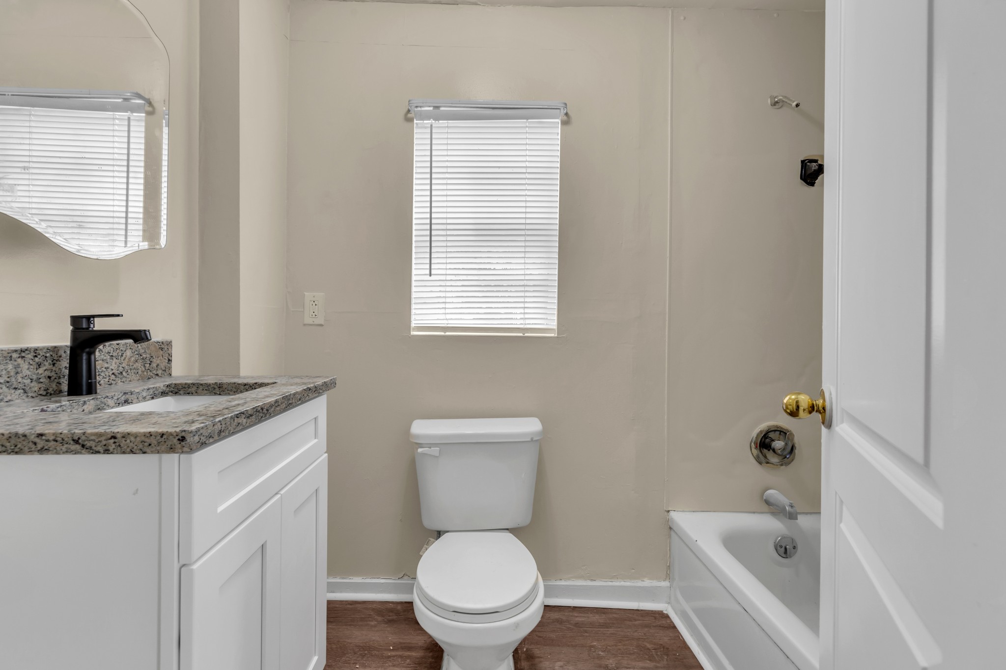 420 E State St Property Photo 17
