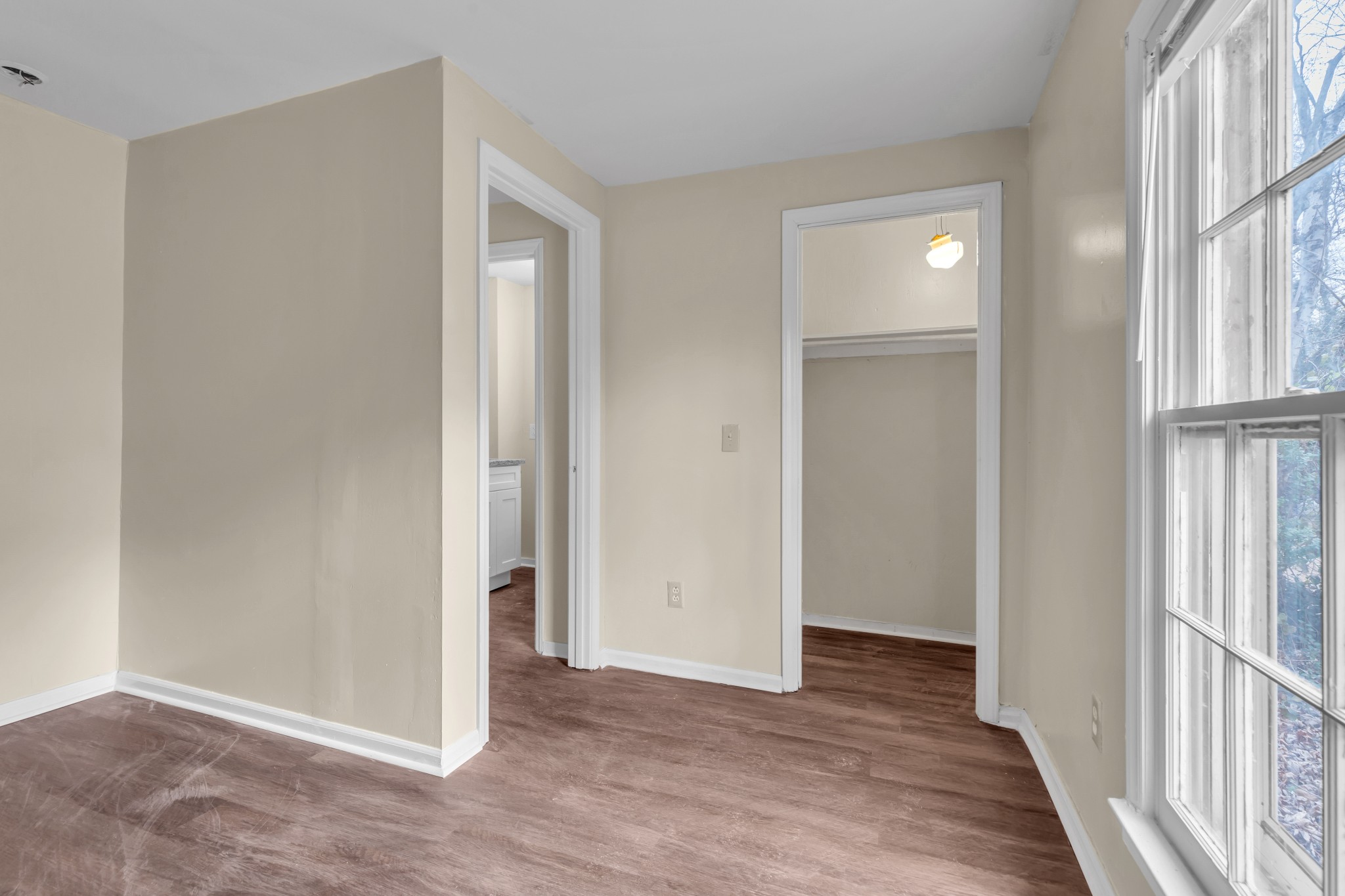 420 E State St Property Photo 21