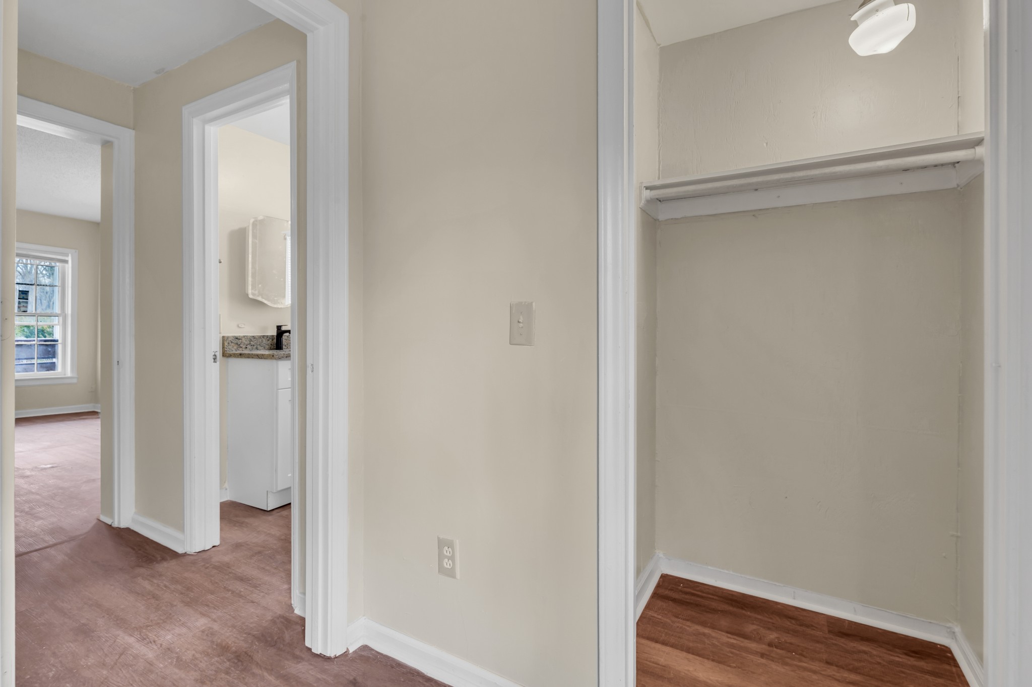 420 E State St Property Photo 22