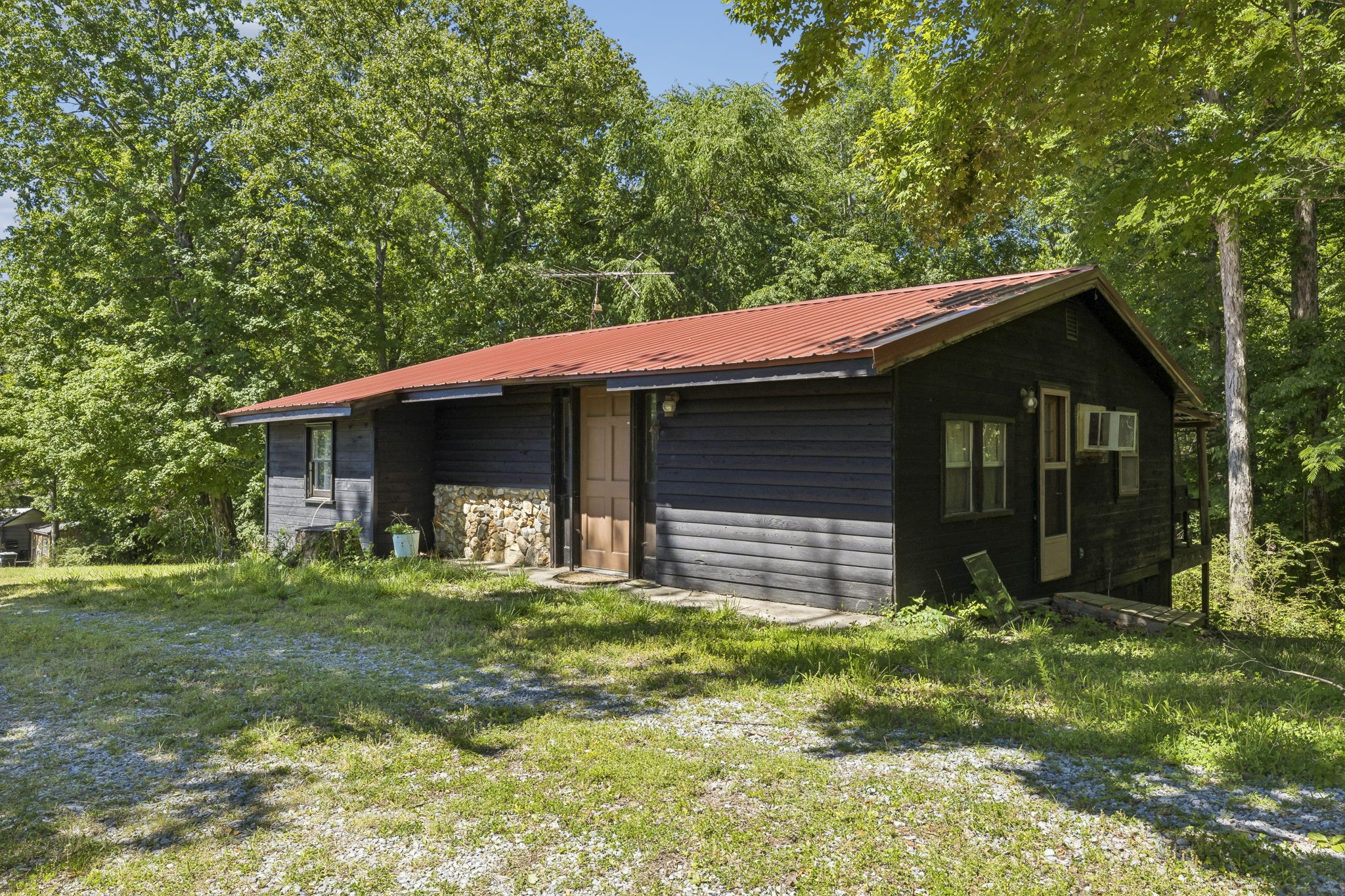 710 Shine Ln Property Photo 1