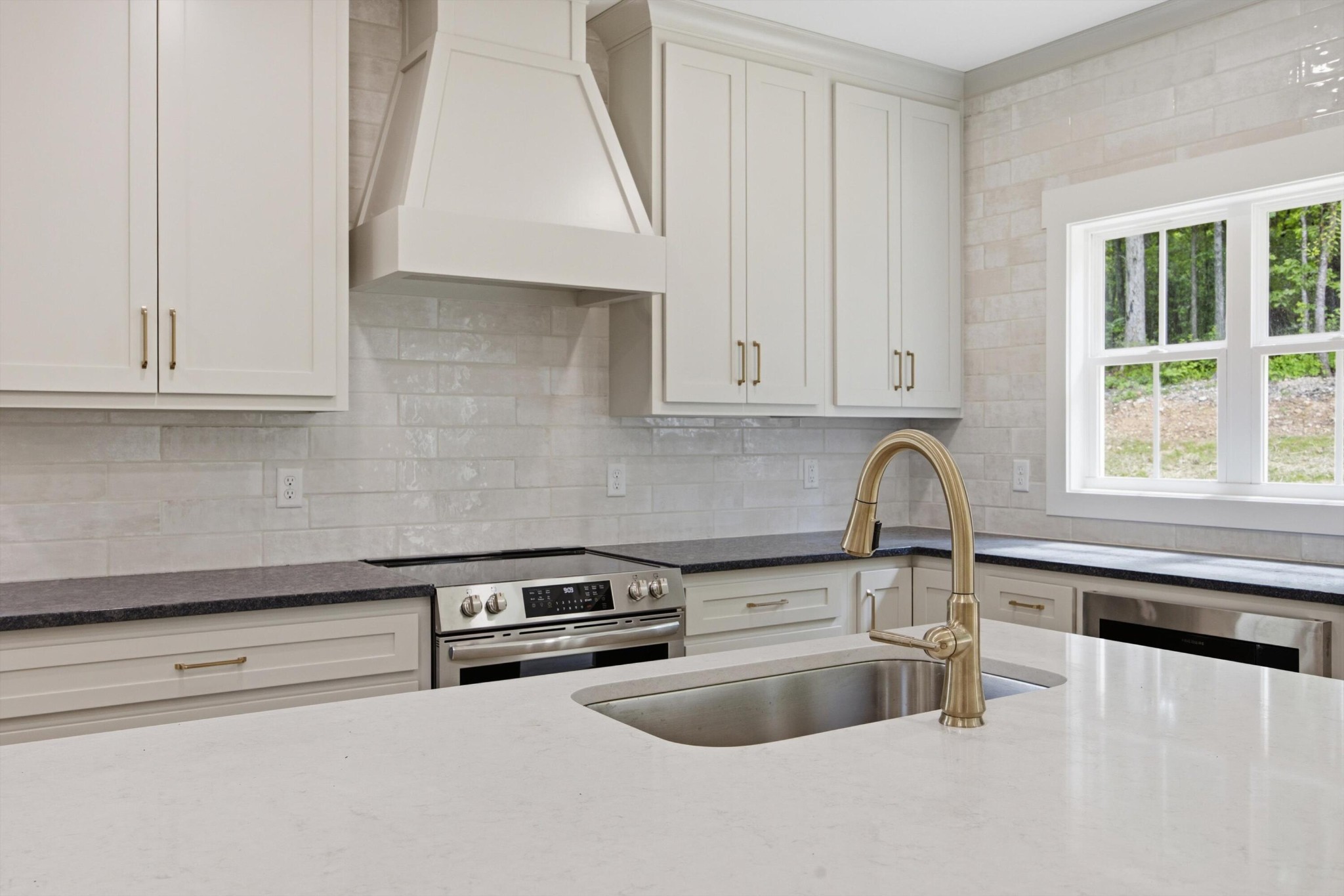 212 Hollow Road, NE
