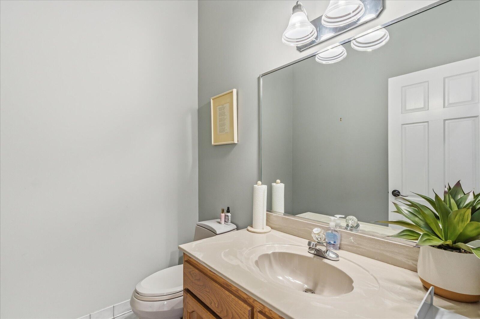 551 N Crest Court Property Photo 15