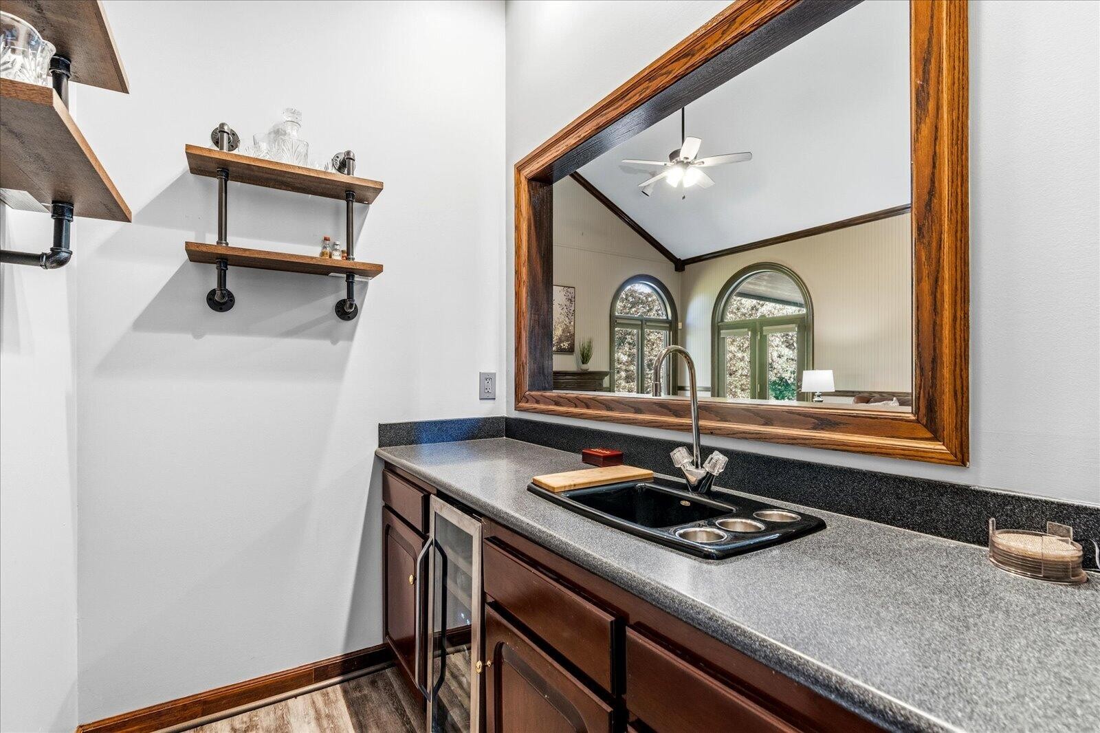 551 N Crest Court Property Photo 18