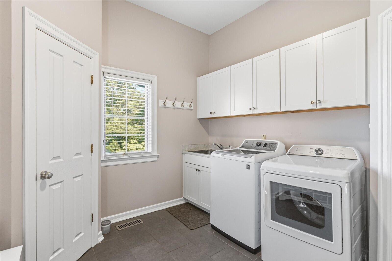 551 N Crest Court Property Photo 25