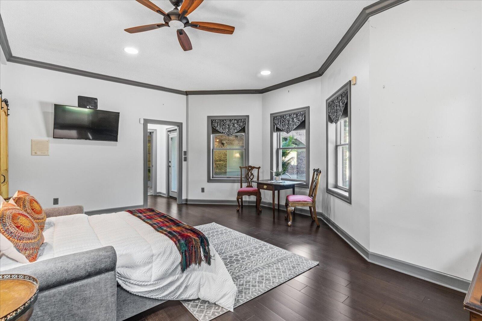 551 N Crest Court Property Photo 40