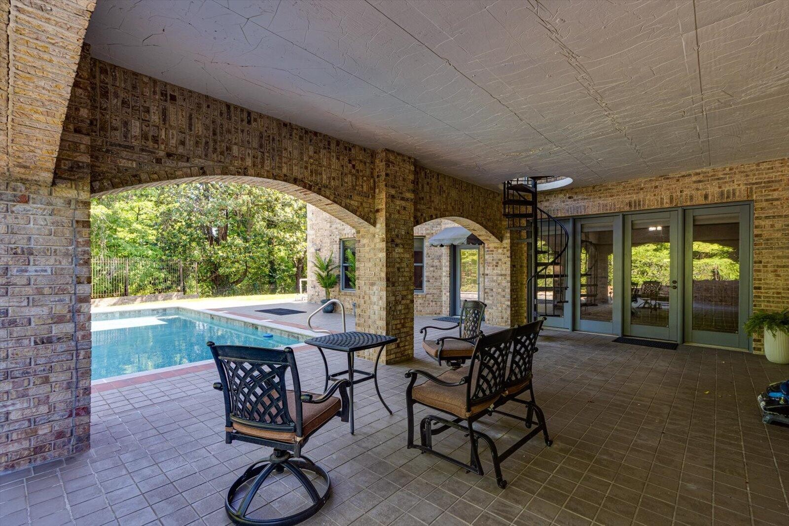 551 N Crest Court Property Photo 45