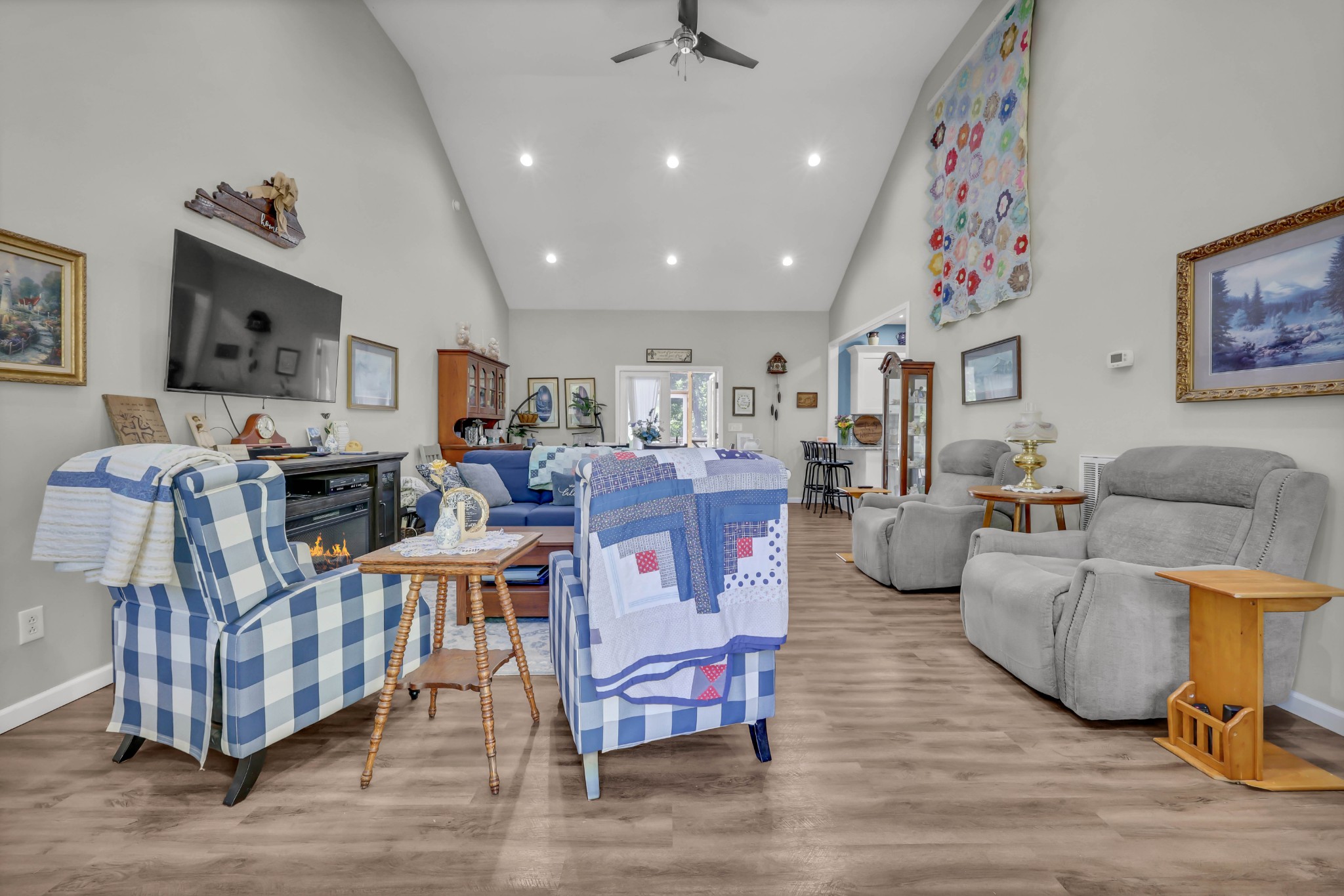 407 Summerfield Dr Property Photo 10