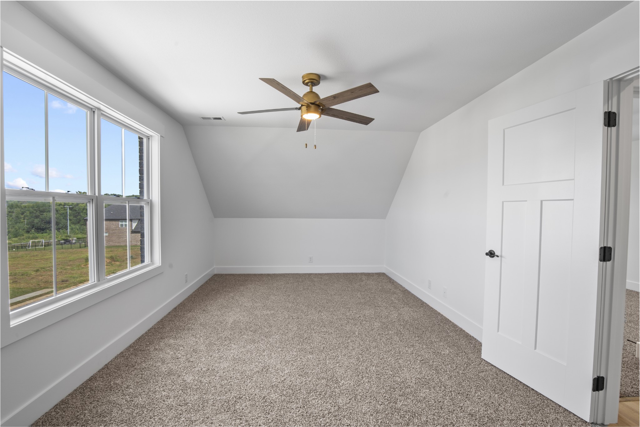 244 Bluebell Dr Property Photo 32