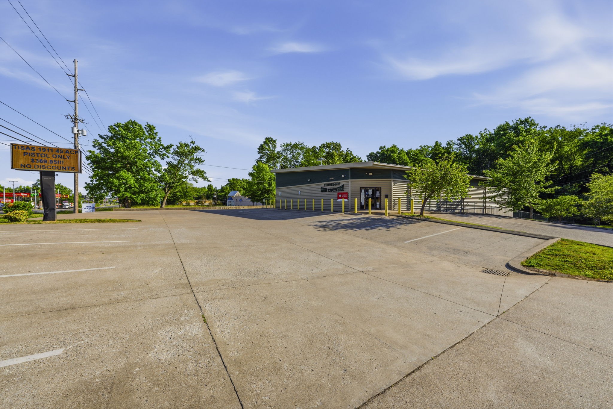 1435 Fort Campbell Blvd Property Photo 4