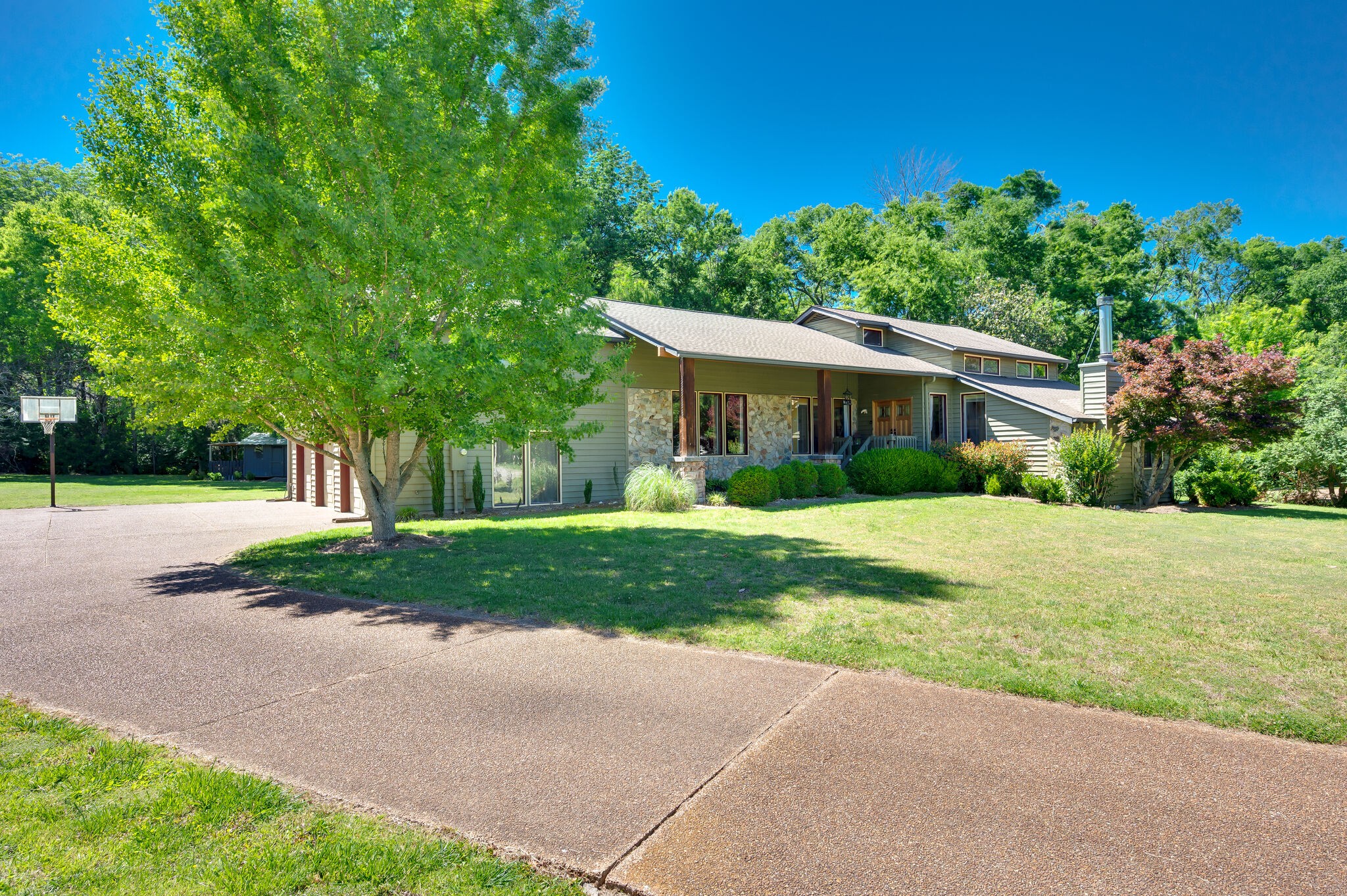 6106 Martingale Ln Property Photo 1
