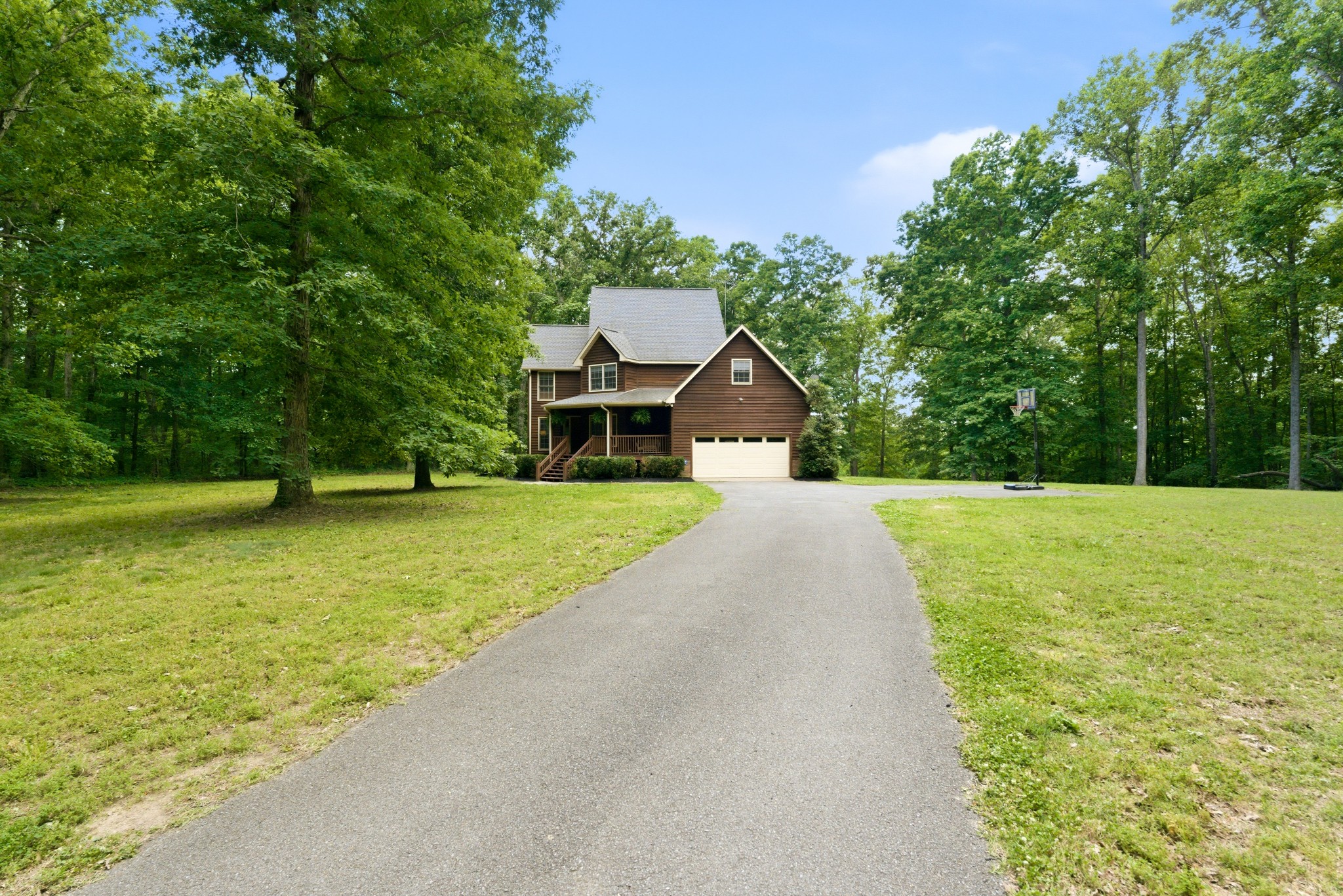 957 Ford Rd Property Photo 3