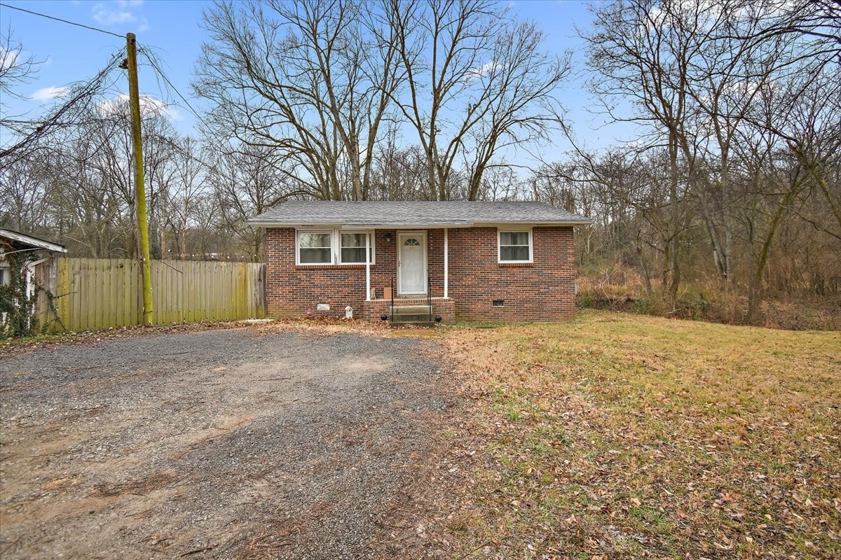 1081 Slaters Creek Rd Property Photo 1