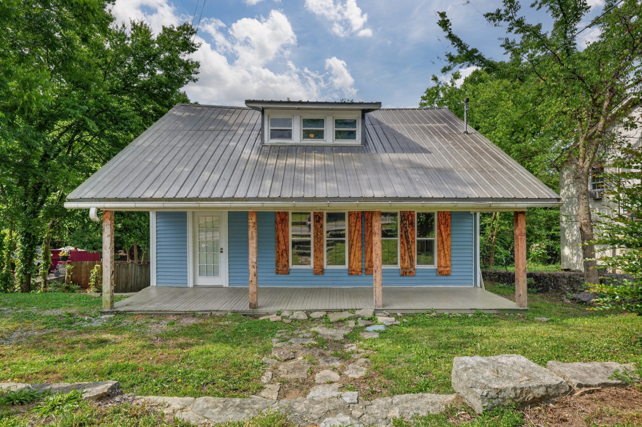 408 Washington St, W Property Photo 1