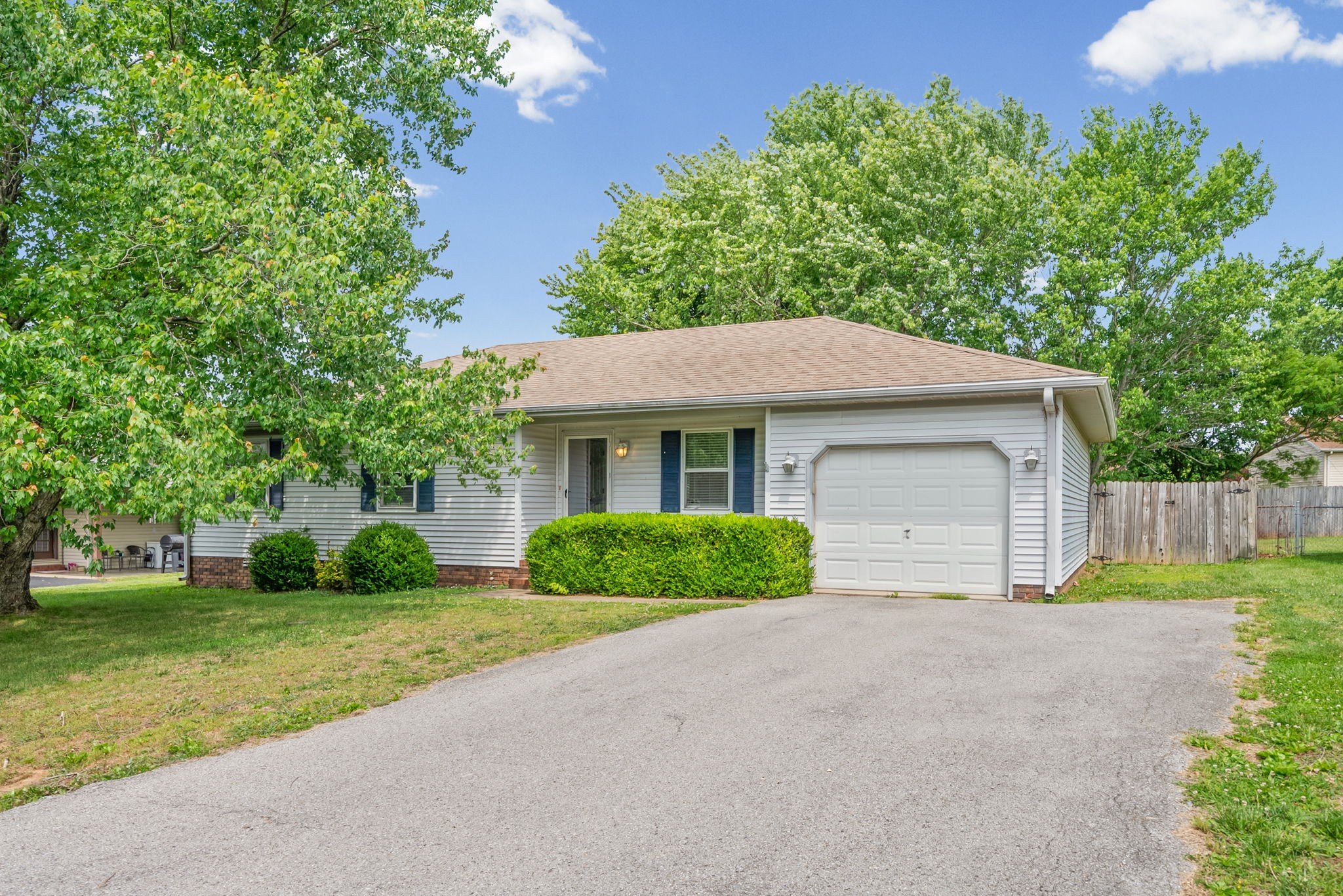 535 Fox Chase Ct Property Photo 1