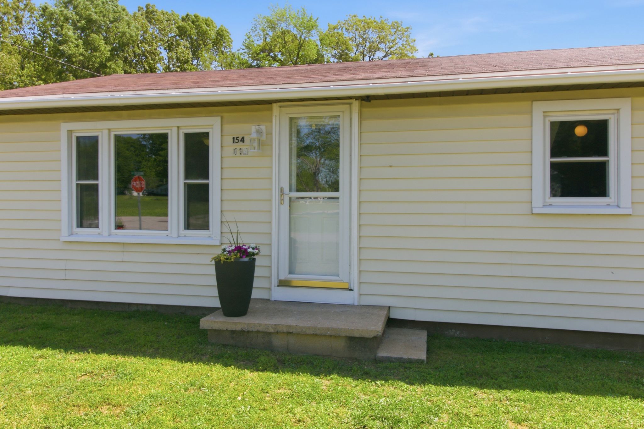 154 Winchester St Property Photo 1