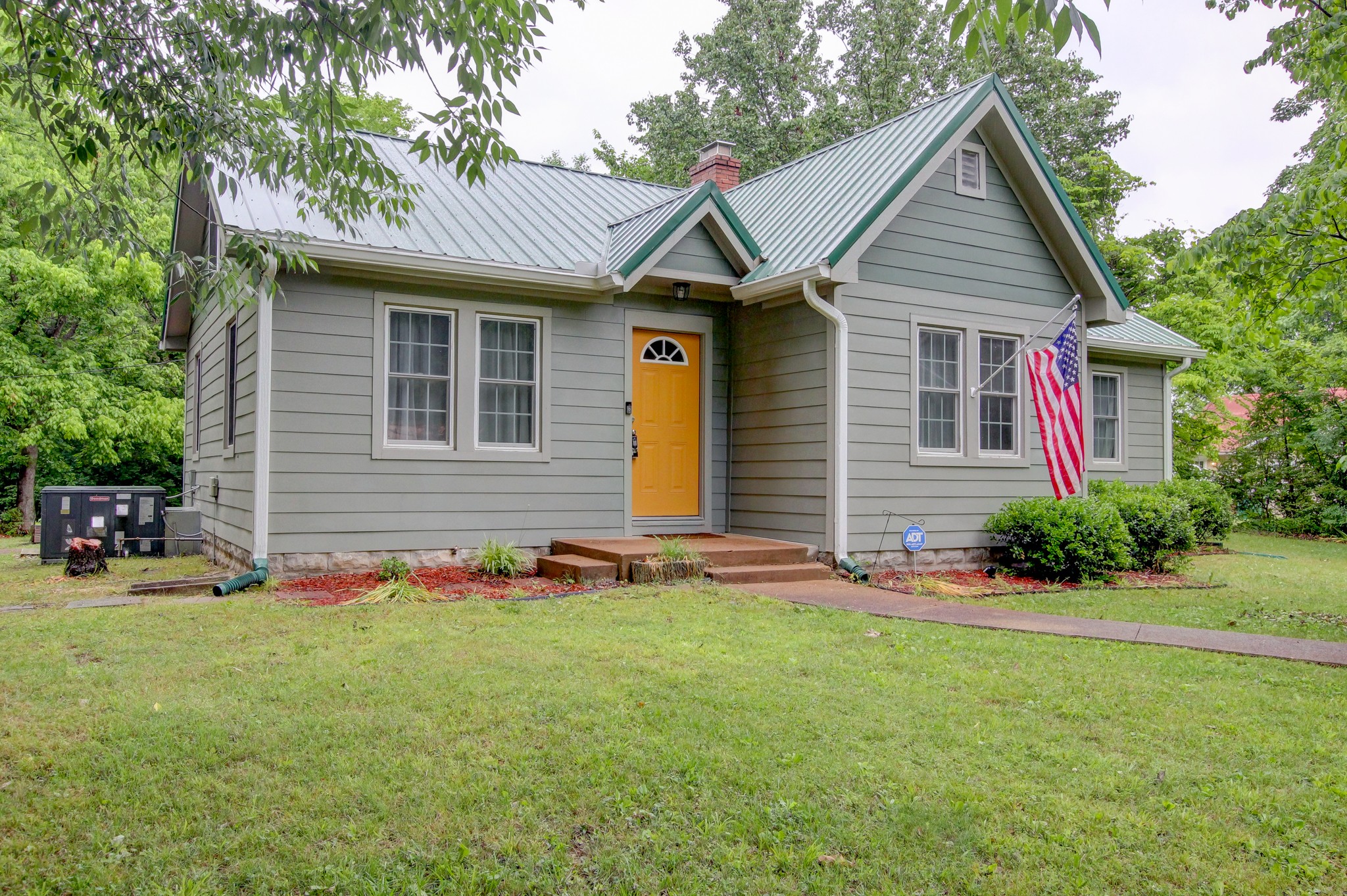 1115 Woodard St Property Photo 1