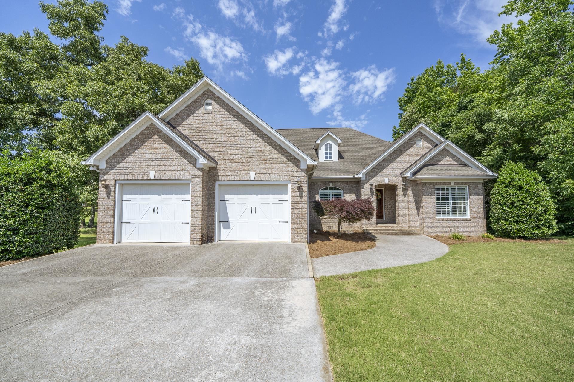 670 Bowen Dr Property Photo 1
