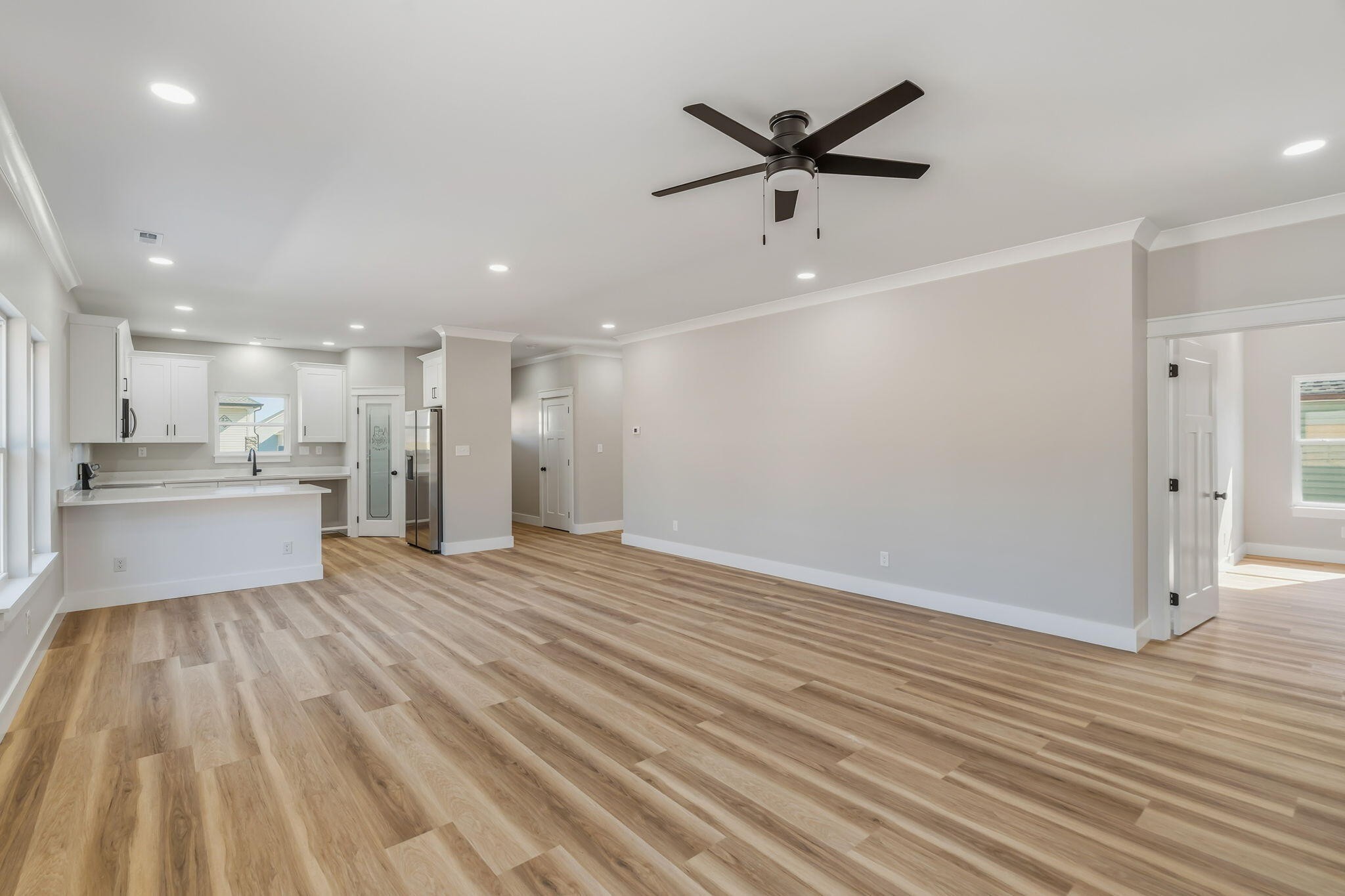 924 Stratford Avenue Property Photo 6