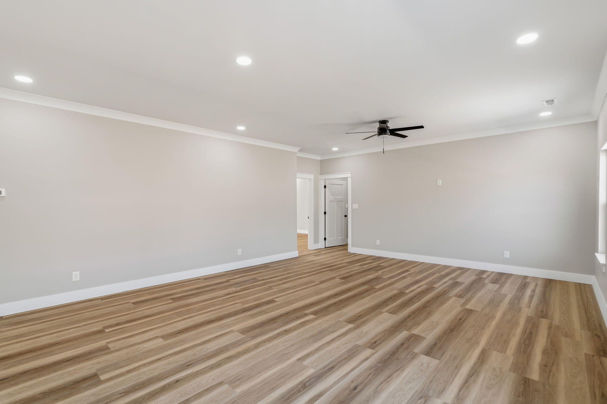 924 Stratford Avenue Property Photo 12