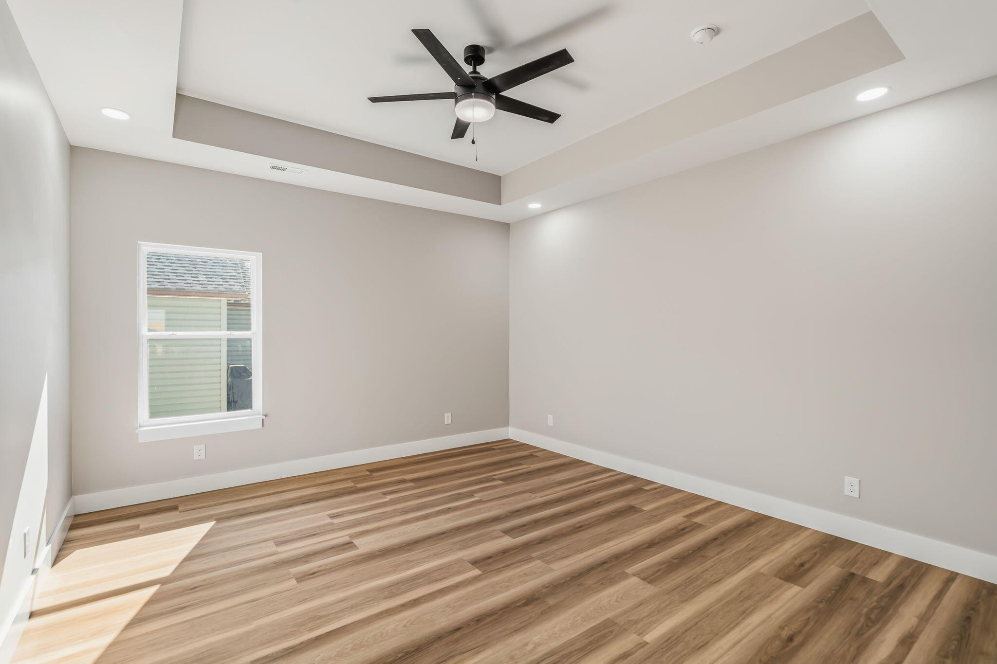 924 Stratford Avenue Property Photo 13